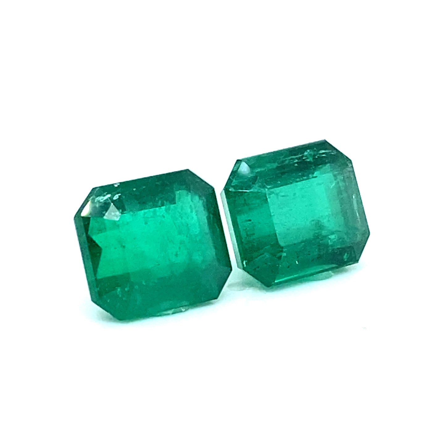 
                  
                    14.48x12.75x9.31mm Octagon Emerald (2 pc 26.16 ct)
                  
                