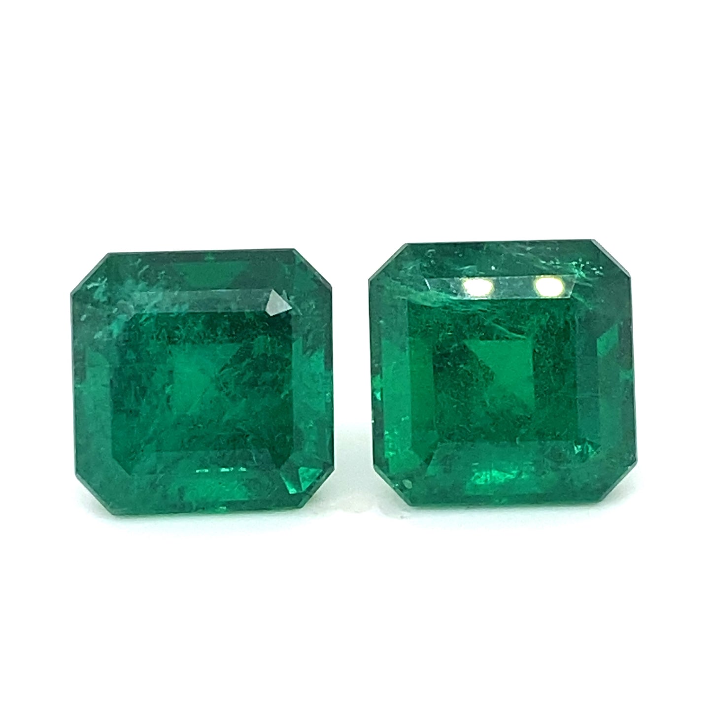 
                  
                    15.06x15.06x11.66mm Octagon Emerald (2 pc 35.40 ct)
                  
                