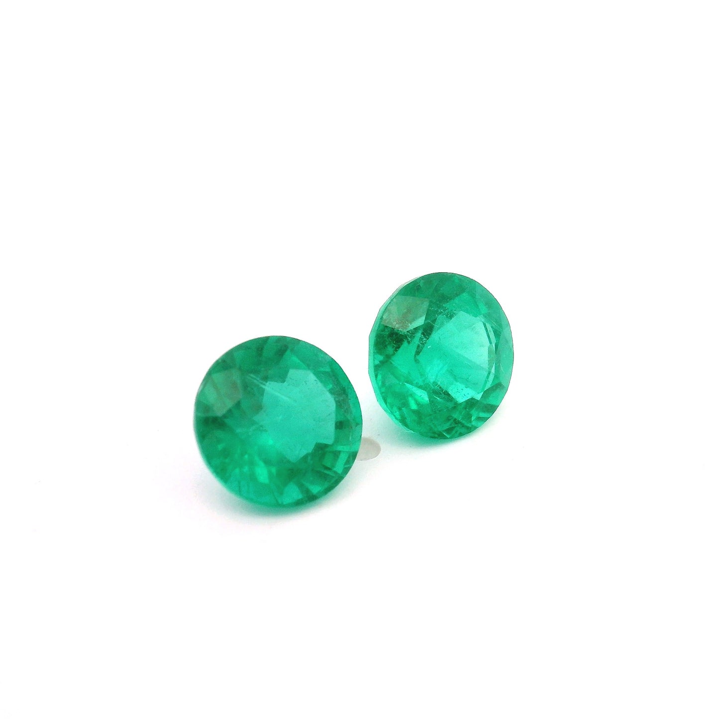 
                  
                    7.00x7.00x0.00mm Round Emerald (2 pc 2.76 ct)
                  
                