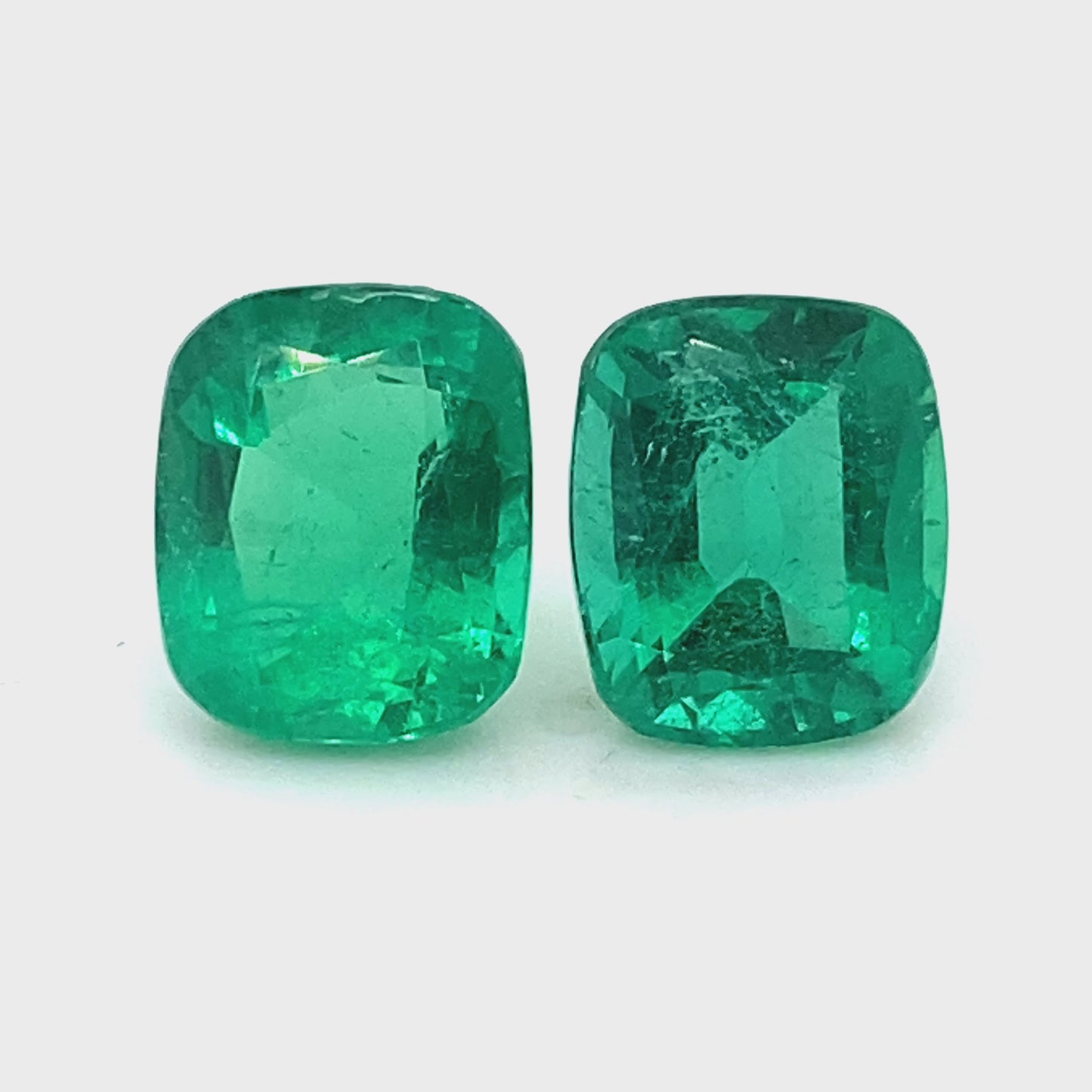 
                  
                    Load and play video in Gallery viewer, 11.56x9.58x6.84mm Cushion Emerald (2 pc 10.44 ct)
                  
                