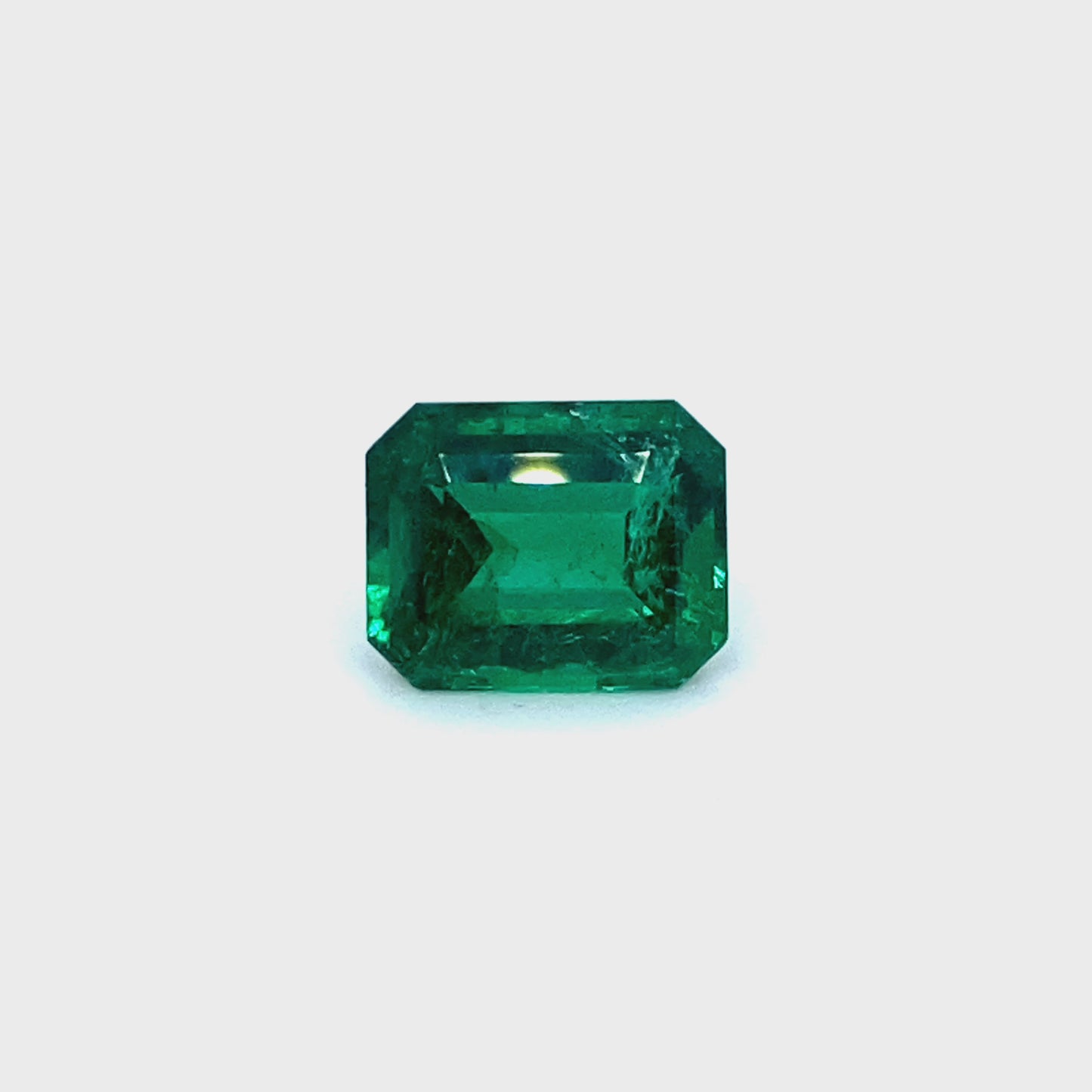 
                  
                    Load and play video in Gallery viewer, 10.84x8.67x5.43mm Octagon Emerald (1 pc 3.56 ct)
                  
                