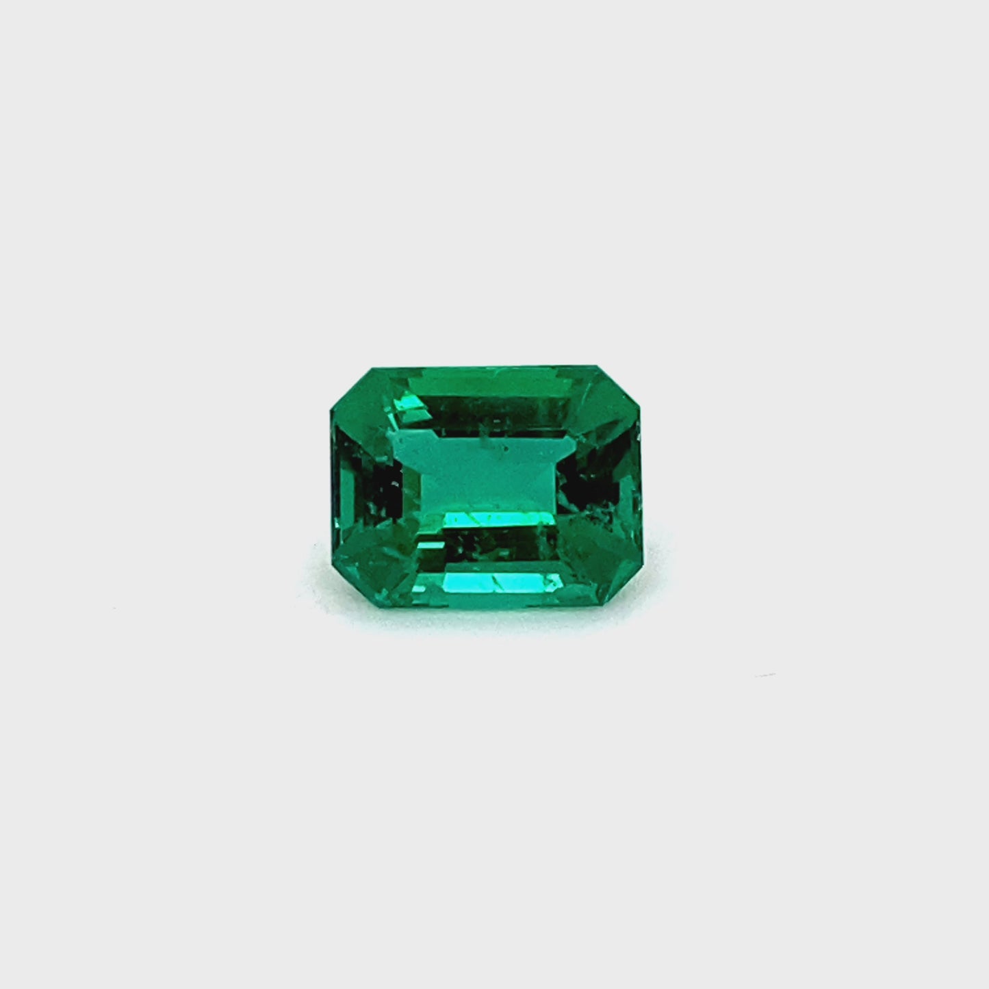 
                  
                    Load and play video in Gallery viewer, 9.69x7.52x5.05mm Octagon Emerald (1 pc 2.59 ct)
                  
                