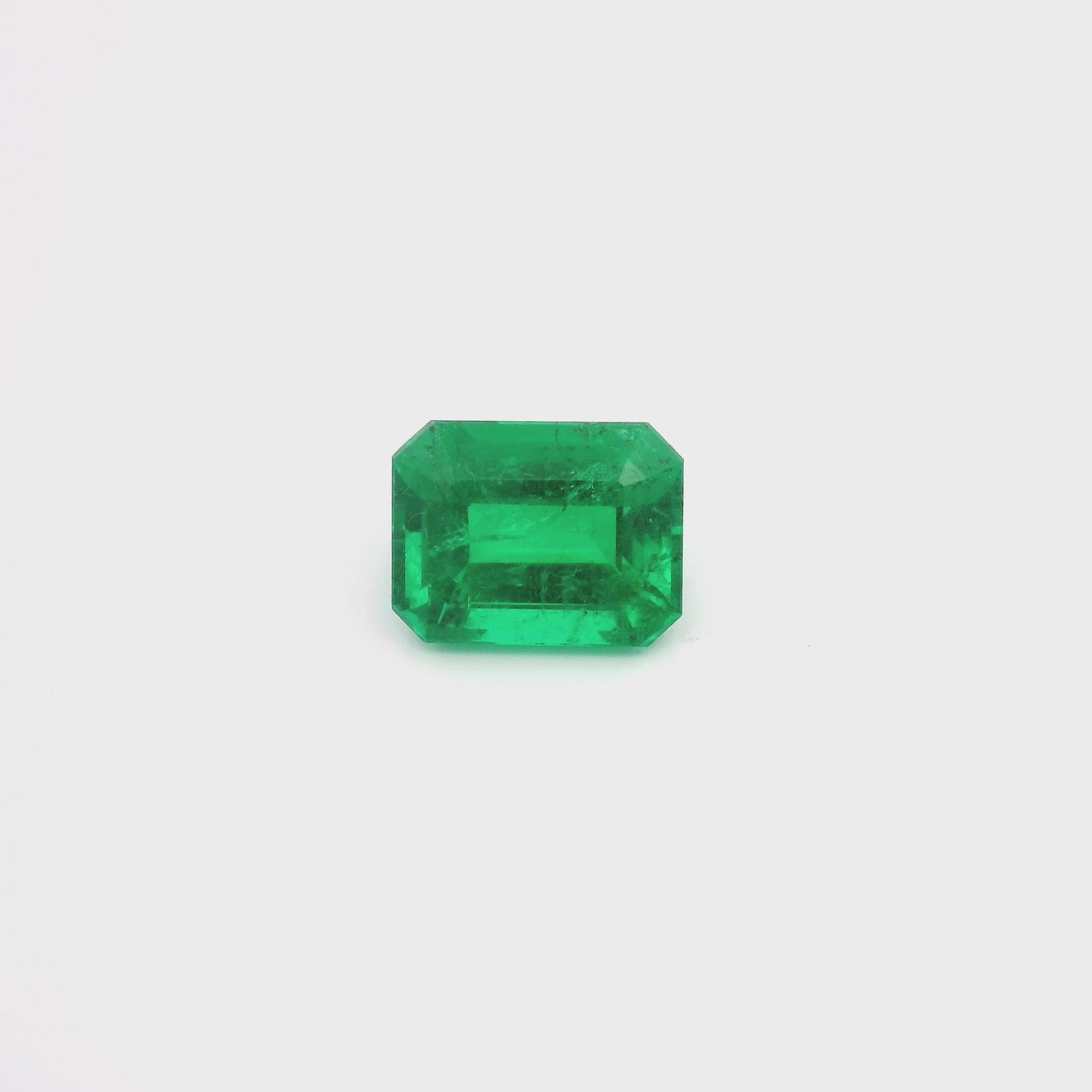 
                  
                    Load and play video in Gallery viewer, 10.31x7.92x5.68mm Octagon Emerald (1 pc 3.31 ct)
                  
                