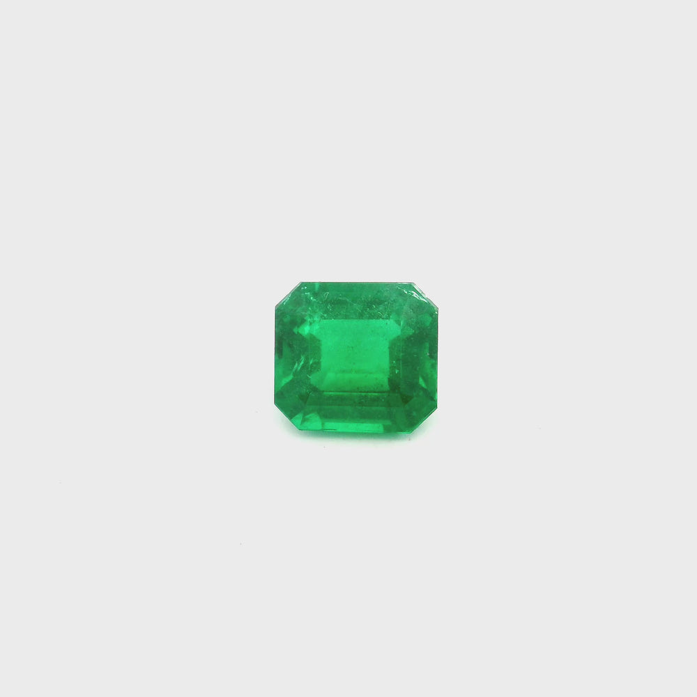 
                  
                    Load and play video in Gallery viewer, 9.05x8.37x5.74mm Octagon Emerald (1 pc 3.18 ct)
                  
                