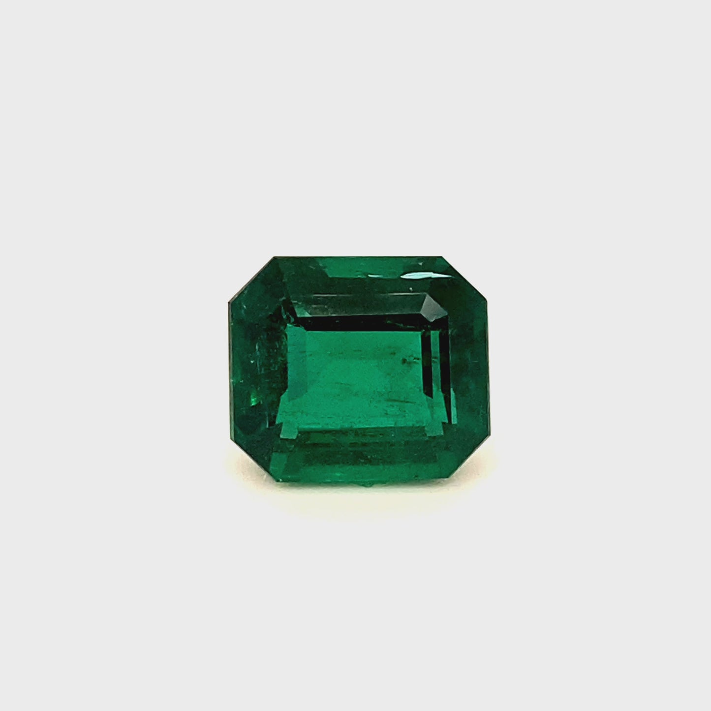 
                  
                    Load and play video in Gallery viewer, 12.82x11.17x7.71mm Octagon Emerald (1 pc 8.19 ct)
                  
                