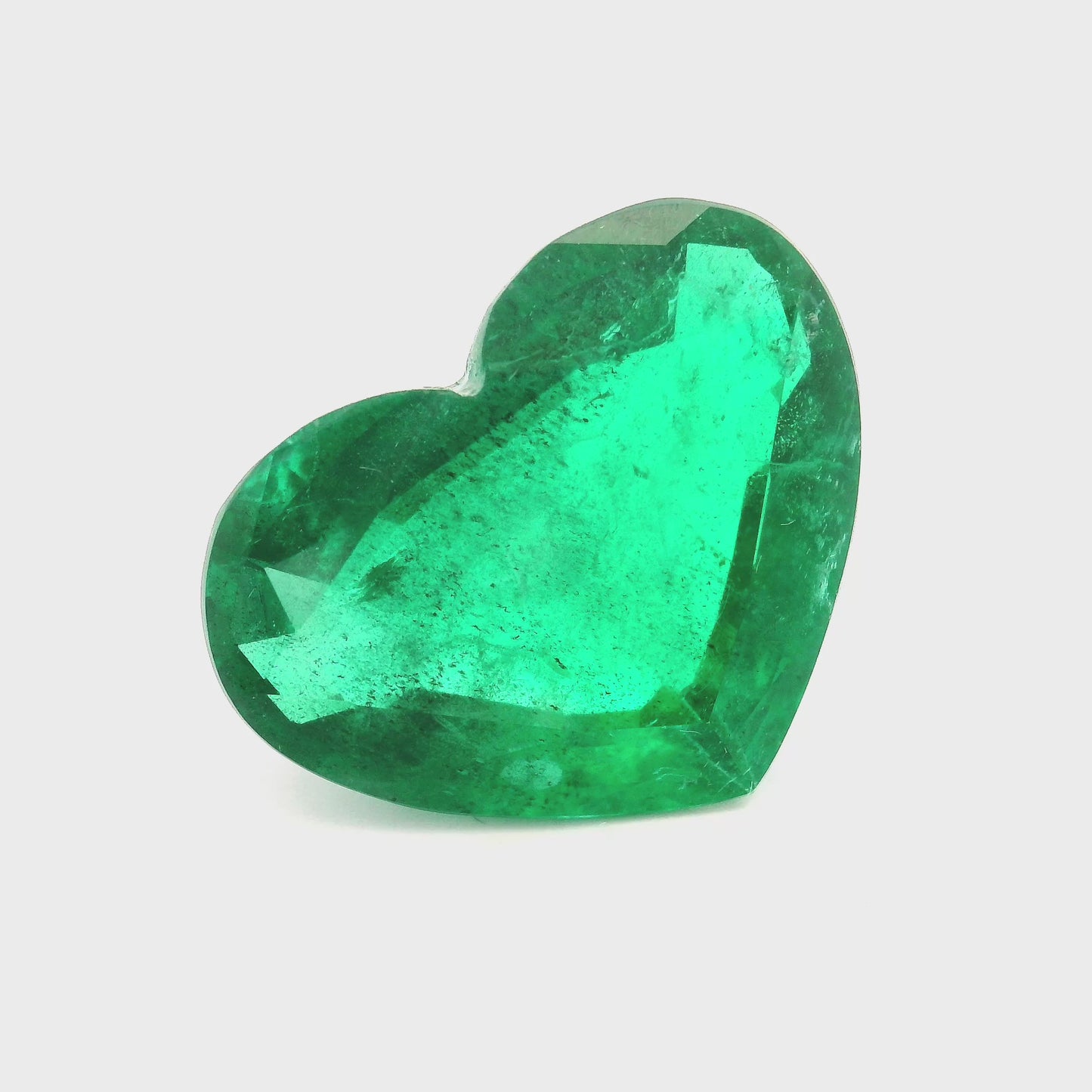 
                  
                    Load and play video in Gallery viewer, Heart-shaped Emerald (1 pc 11.73 ct)
                  
                