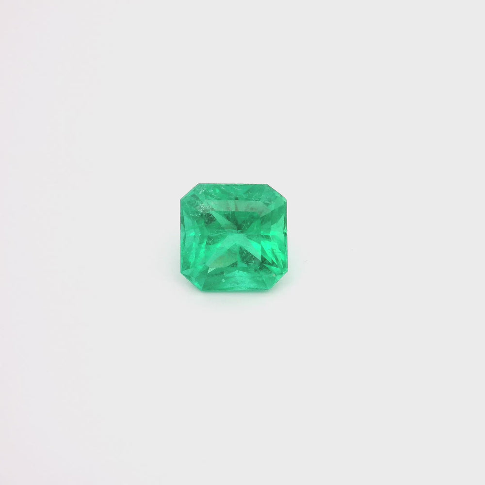 
                  
                    Load and play video in Gallery viewer, 8.54x8.51x6.39mm Octagon Emerald (1 pc 2.88 ct)
                  
                