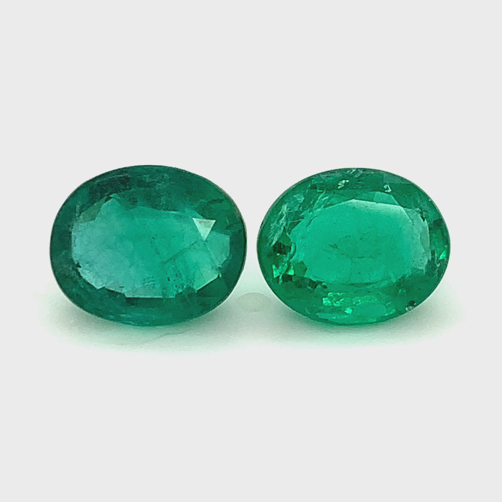 
                  
                    Load and play video in Gallery viewer, 13.07x10.14x6.78mm Oval Emerald (1 pc 4.88 ct)
                  
                