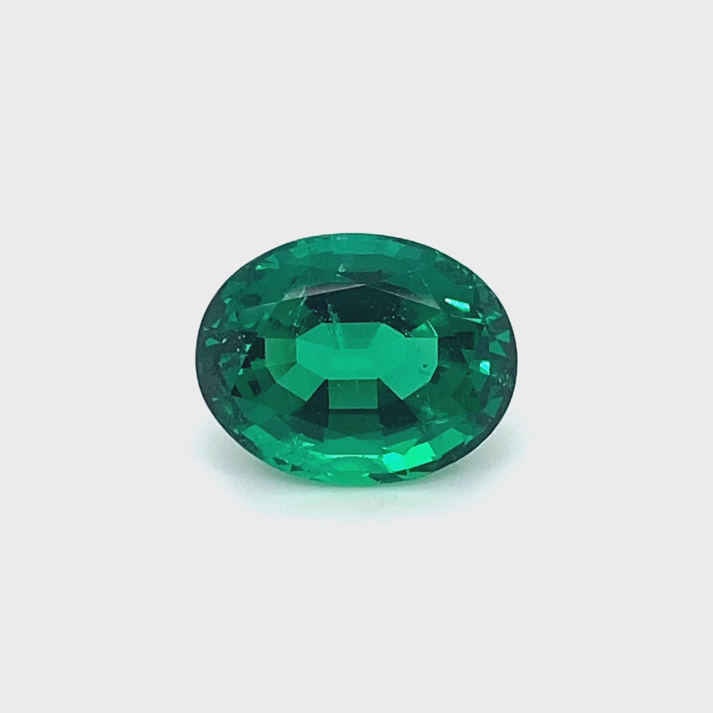 
                  
                    Load and play video in Gallery viewer, 15.77x12.33x9.06mm Oval Emerald (1 pc 10.42 ct)
                  
                
