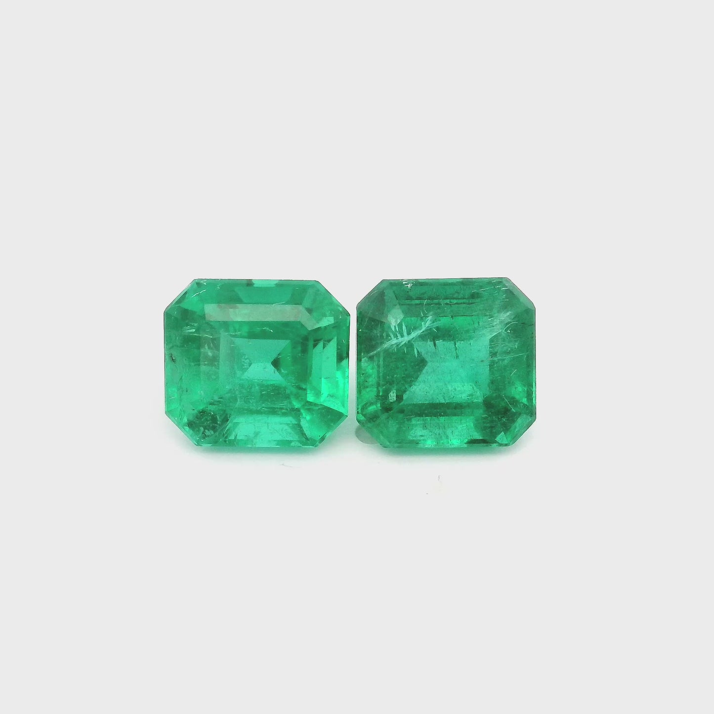 
                  
                    Load and play video in Gallery viewer, 8.50x8.00x6.00mm Mixed Emerald (2 pc 5.37 ct)
                  
                