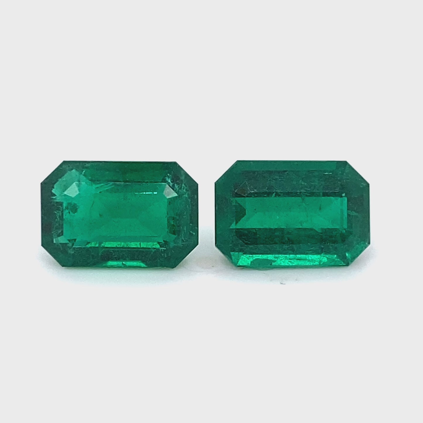 
                  
                    Load and play video in Gallery viewer, 13.24x8.98x6.02mm Octagon Emerald (2 pc 10.74 ct)
                  
                
