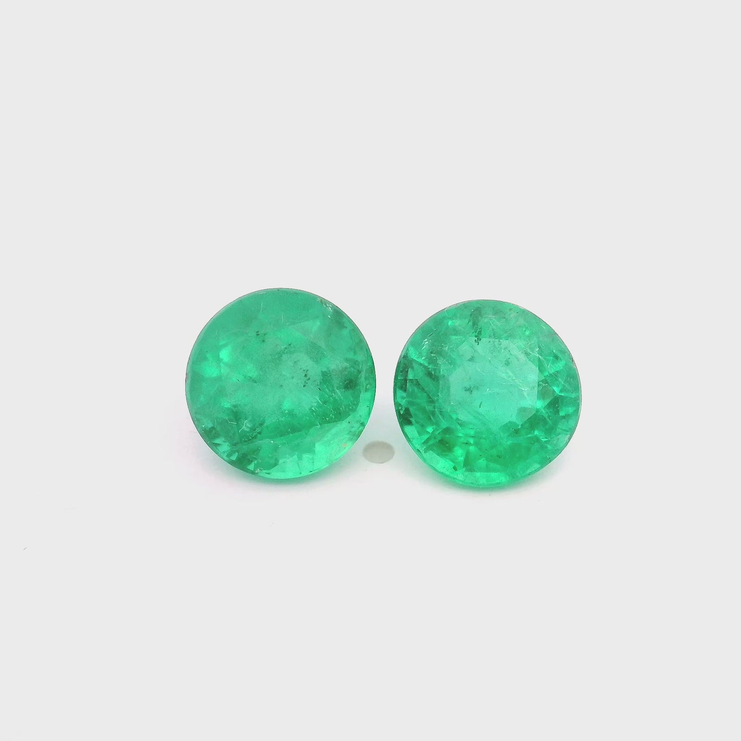 9.00x9.00x0.00mm Round Emerald (2 pc 5.66 ct)