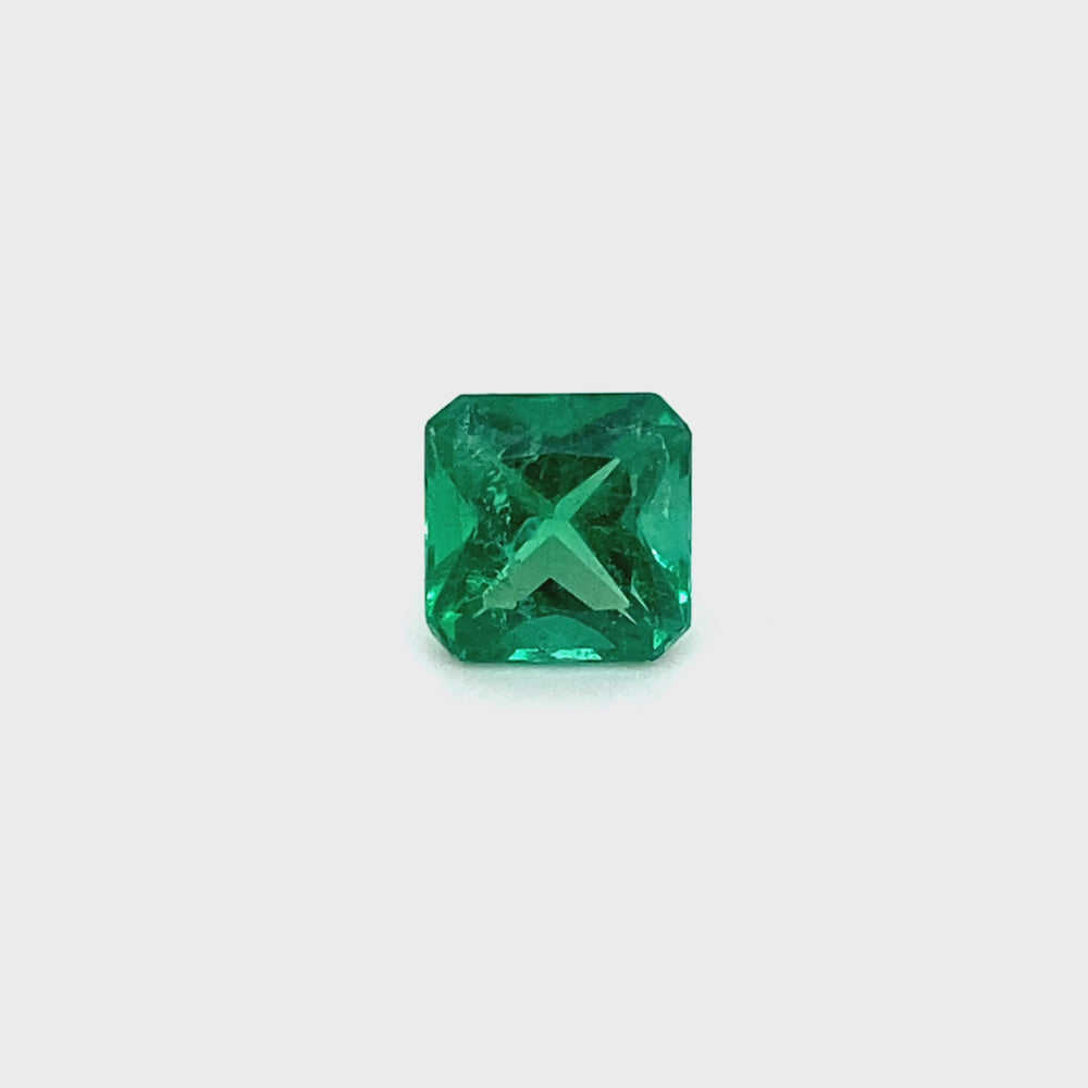 
                  
                    Load and play video in Gallery viewer, 9.06x8.95x6.06mm Princess Cut Emerald (1 pc 3.14 ct)
                  
                