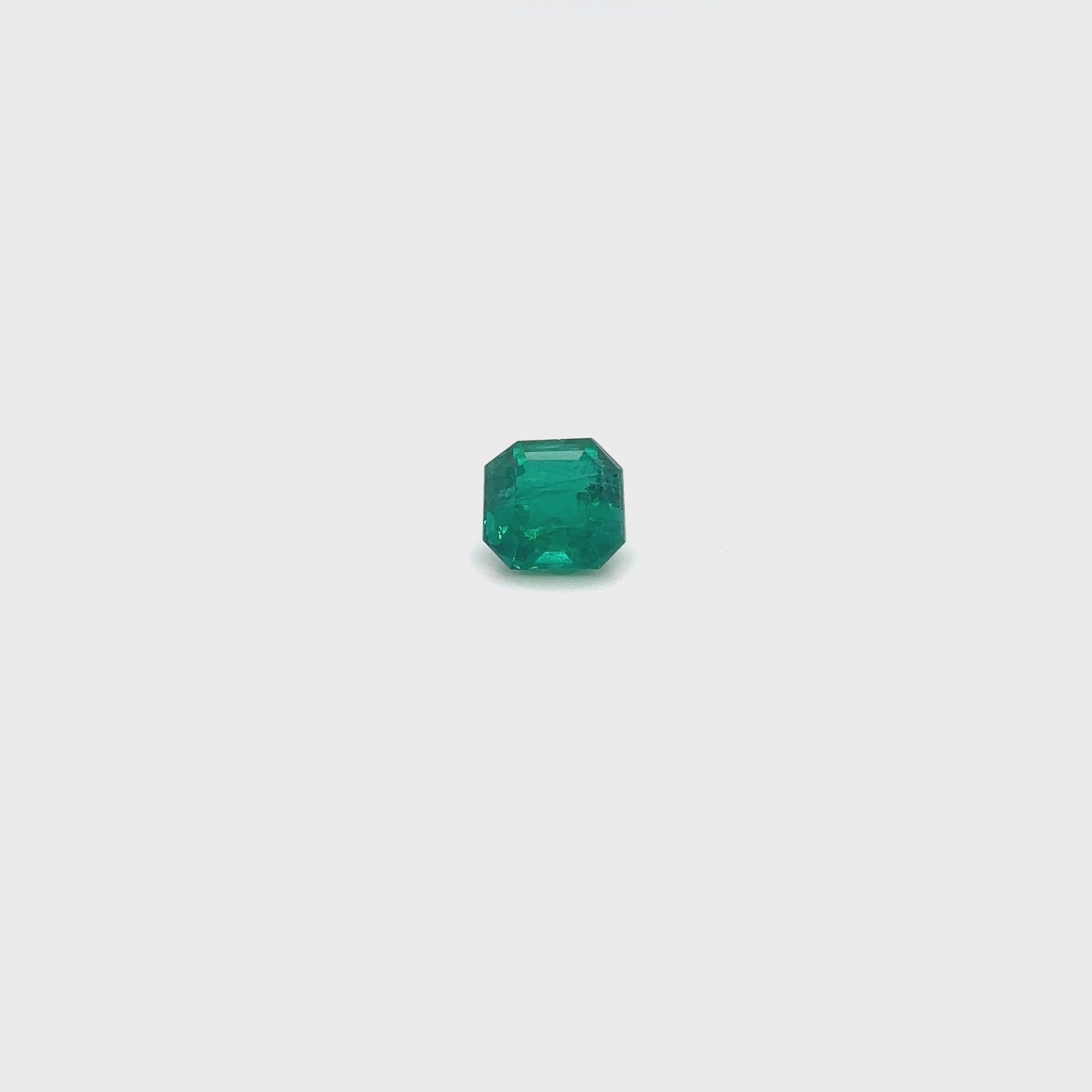 
                  
                    Load and play video in Gallery viewer, 8.48x8.34x5.90mm Octagon Emerald (1 pc 2.66 ct)
                  
                