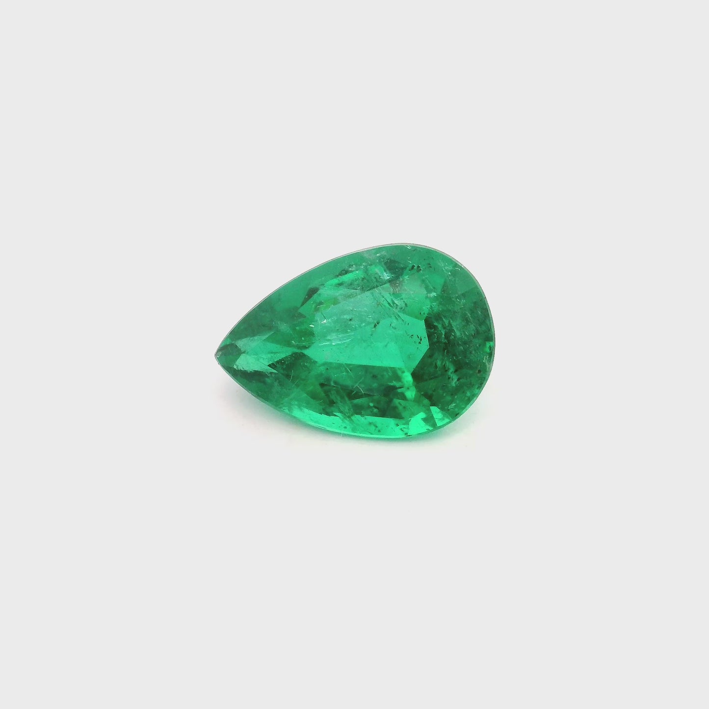 
                  
                    Load and play video in Gallery viewer, 13.94x9.52x6.17mm Pear-shaped Emerald (1 pc 4.54 ct)
                  
                