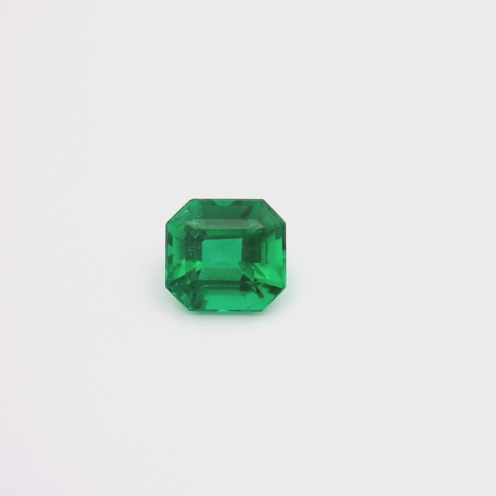 
                  
                    Load and play video in Gallery viewer, 9.23x8.60x6.16mm Octagon Emerald (1 pc 3.19 ct)
                  
                