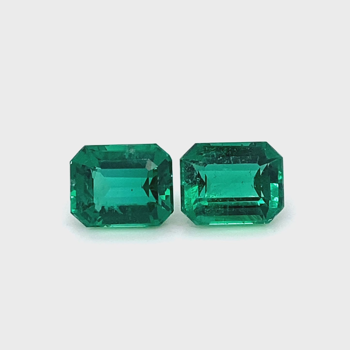 
                  
                    Load and play video in Gallery viewer, 9.45x7.57x5.19mm Octagon Emerald (2 pc 5.43 ct)
                  
                