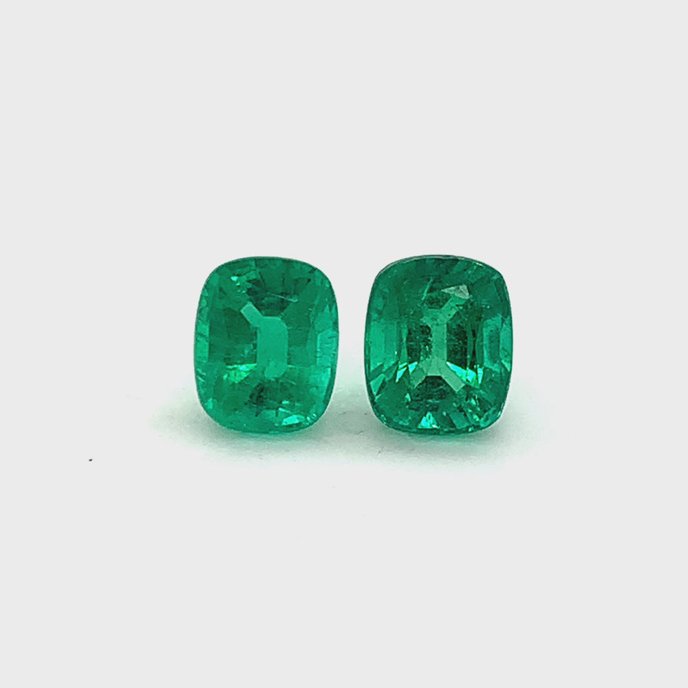 
                  
                    Load and play video in Gallery viewer, 8.30x6.70x0.00mm Cushion Emerald (2 pc 4.06 ct)
                  
                