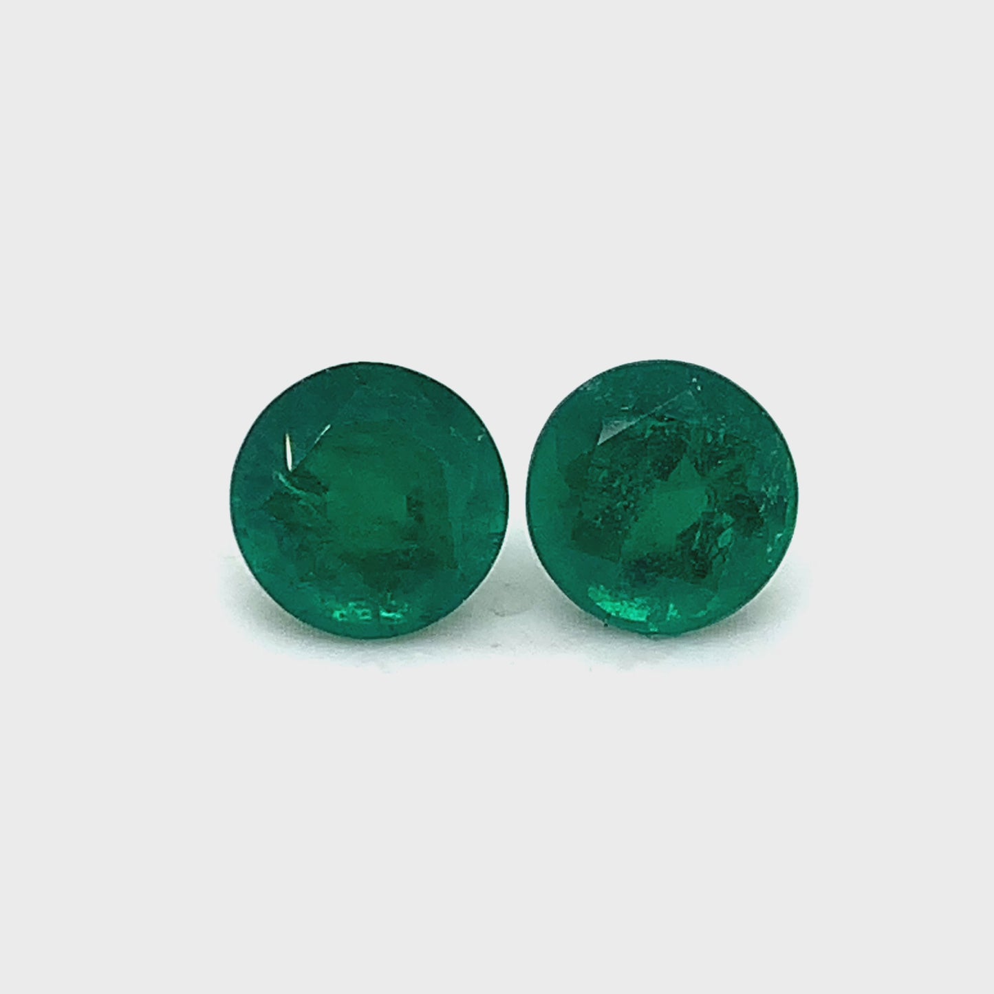 9.00x0.00x0.00mm Round Emerald (2 pc 5.10 ct)