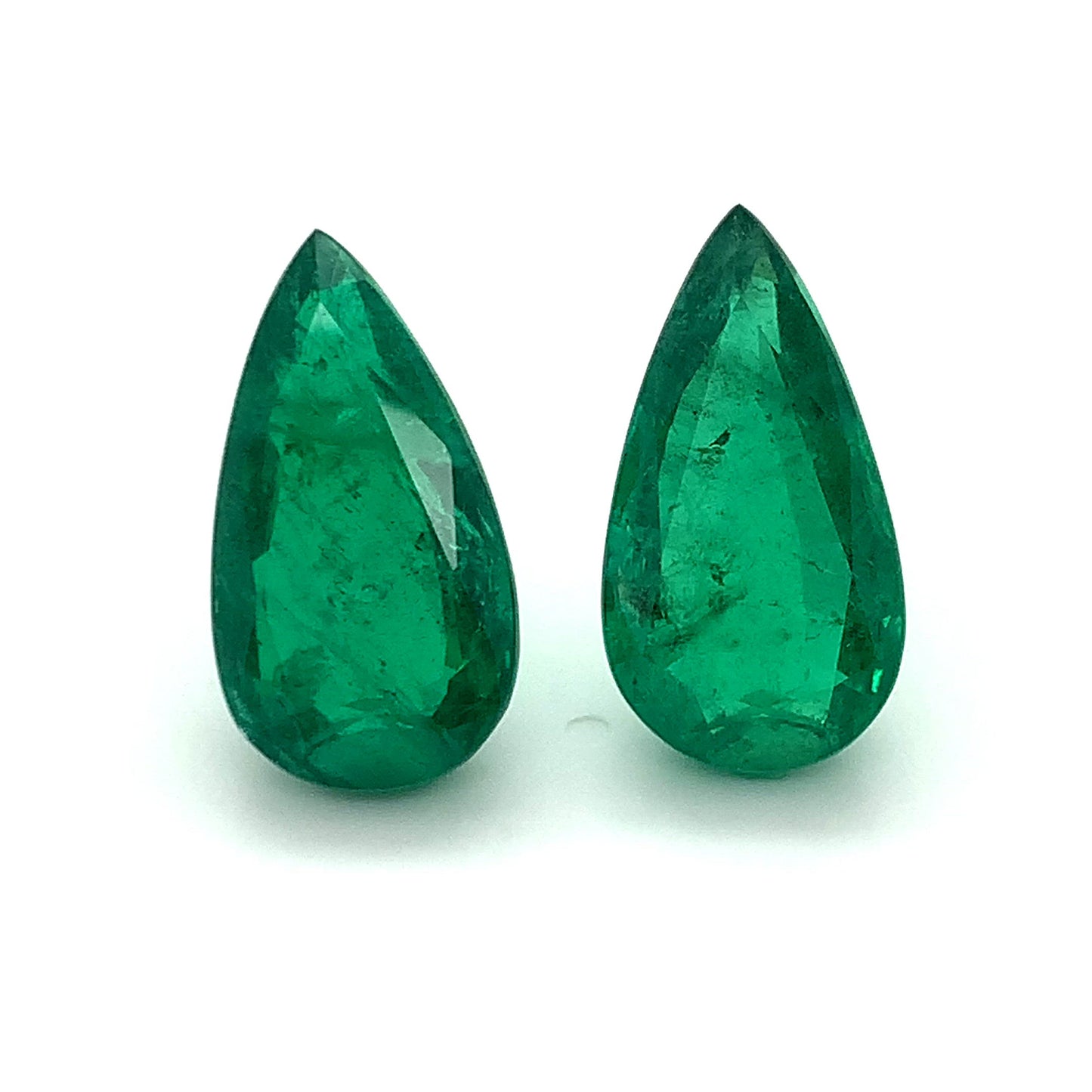 
                  
                    Load and play video in Gallery viewer, 22.00x13.00x8.28mm Pear-shaped Emerald (2 pc 31.83 ct)
                  
                