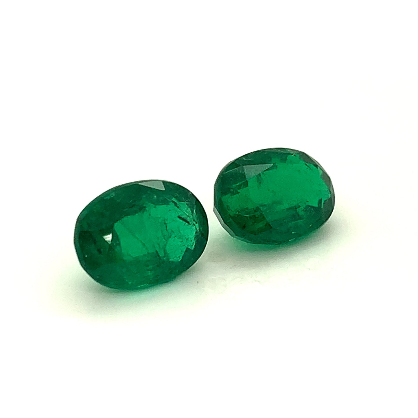 
                  
                    13.66x9.88x6.34mm Oval Emerald (2 pc 12.06 ct)
                  
                