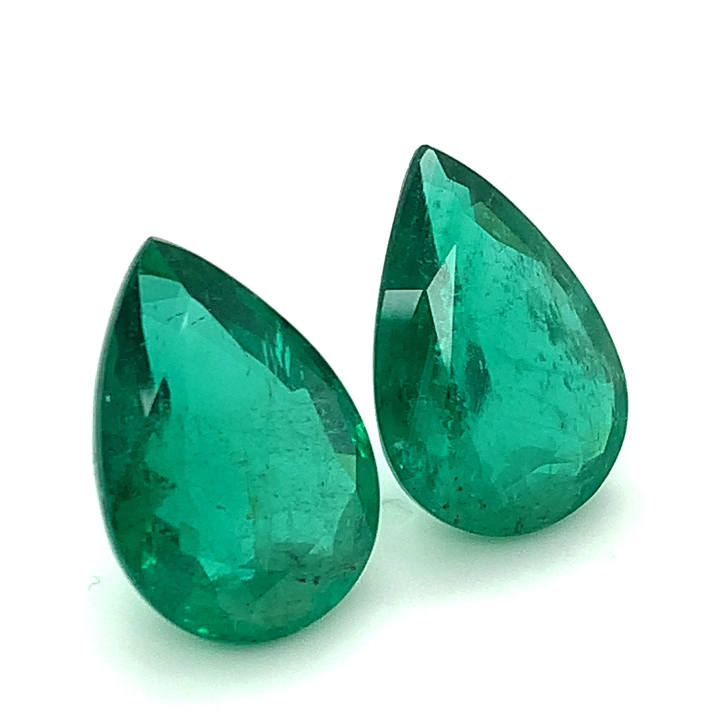 
                  
                    19.10x13.10x7.80mm Pear-shaped Emerald (2 pc 19.84 ct)
                  
                