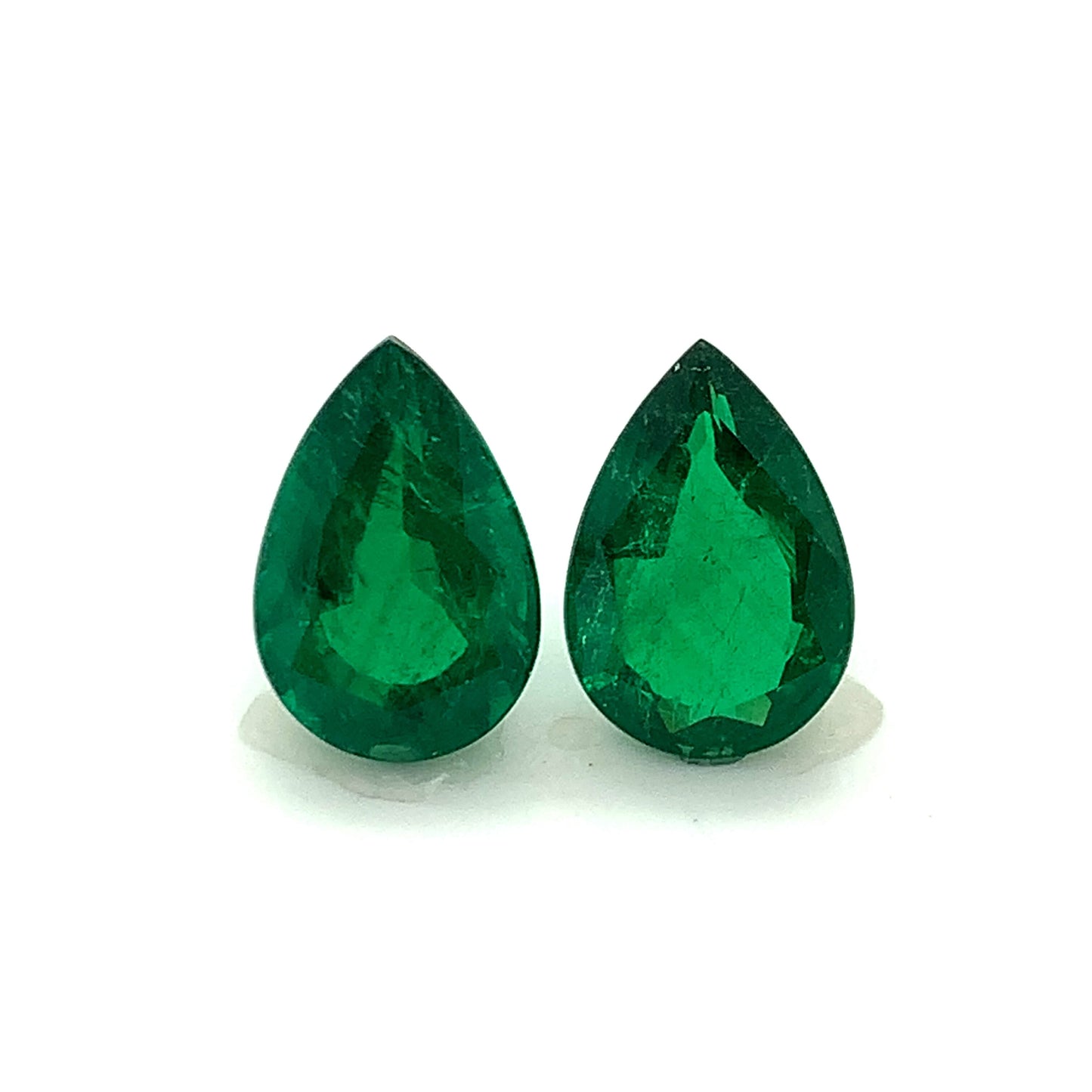 
                  
                    15.86x10.69x7.30mm Pear-shaped Emerald (2 pc 12.29 ct)
                  
                