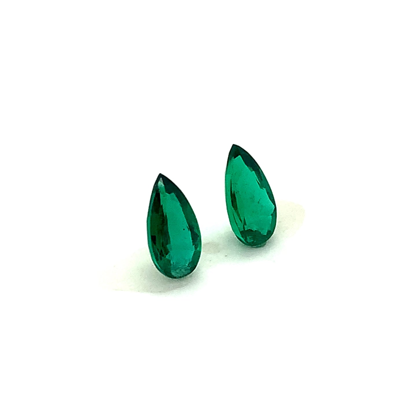 
                  
                    10.78x5.53x3.50mm Pear-shaped Emerald (2 pc 2.71 ct)
                  
                