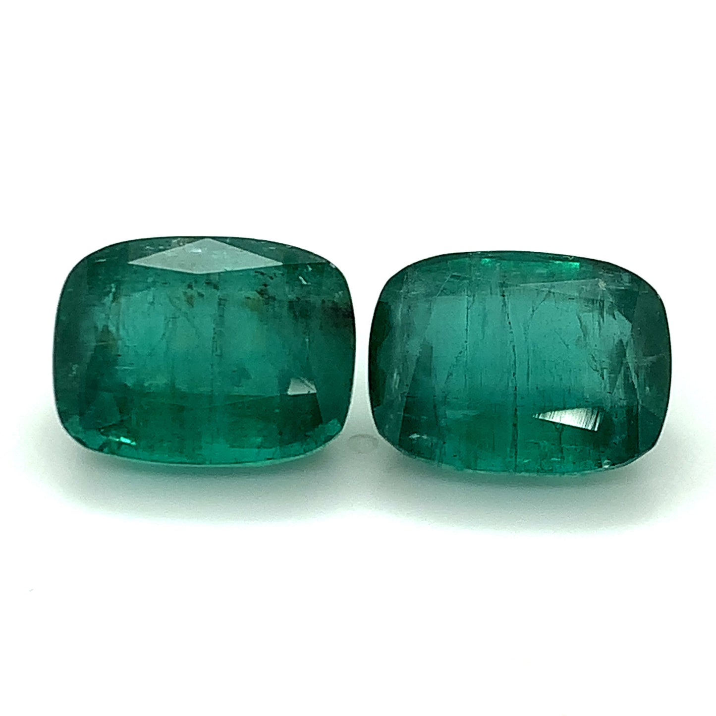 
                  
                    19.30x15.00x0.00mm Cushion Emerald (2 pc 43.76 ct)
                  
                