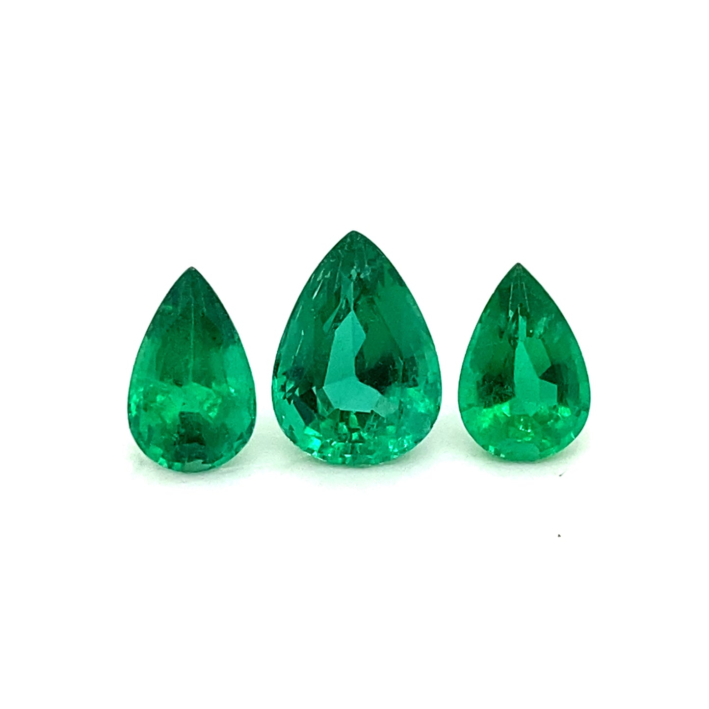 
                  
                    9.90x6.70x0.00mm Pear-shaped Emerald (3 pc 6.45 ct)
                  
                
