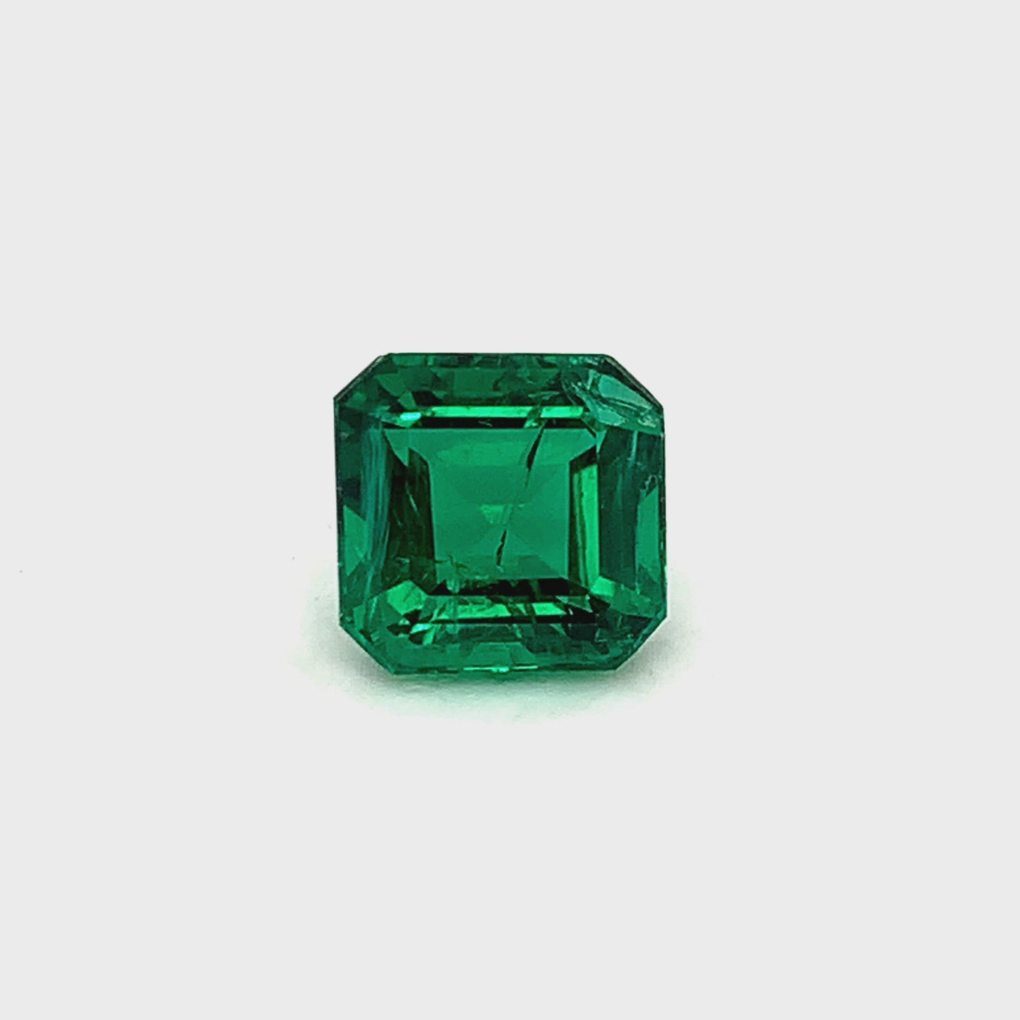 
                  
                    Load and play video in Gallery viewer, 10.48x10.13x7.13mm Octagon Emerald (1 pc 5.43 ct)
                  
                