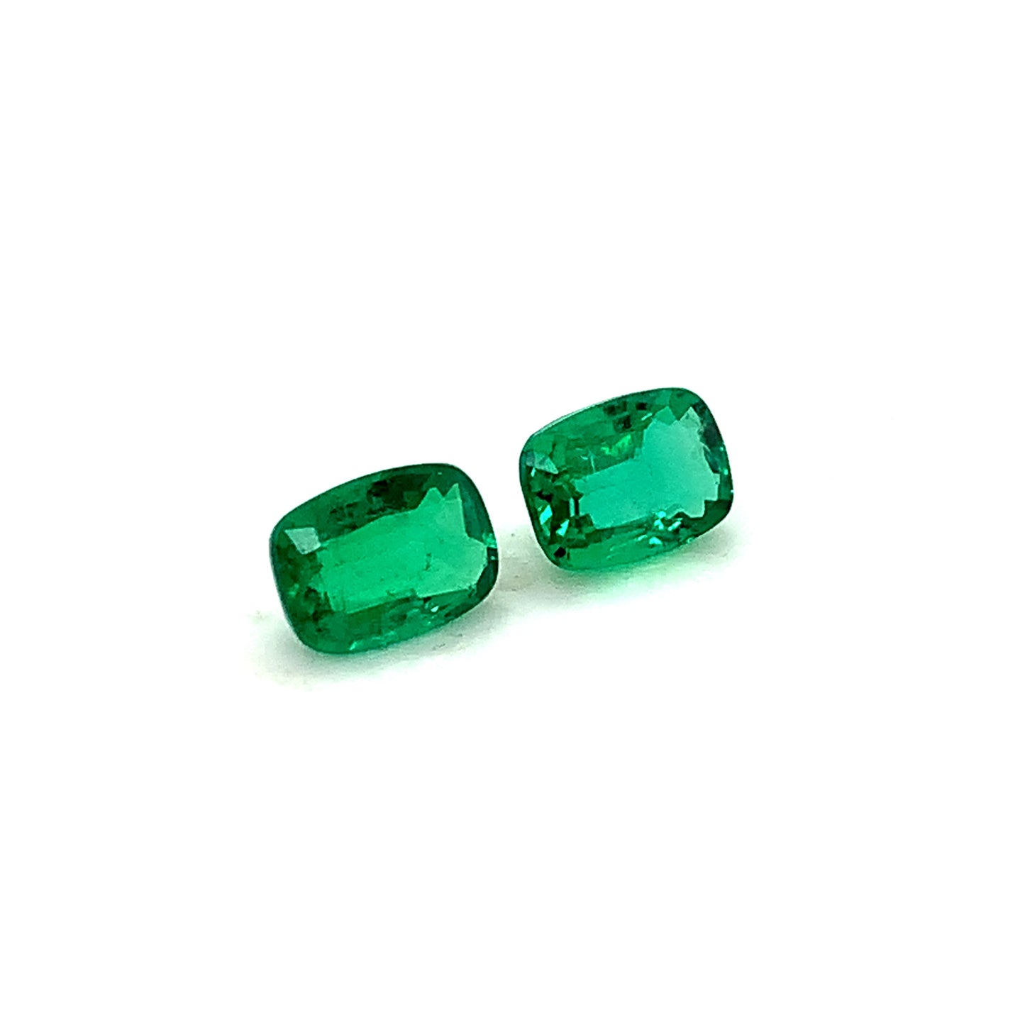 
                  
                    7.50x5.40x7.80mm Cushion Emerald (2 pc 2.05 ct)
                  
                
