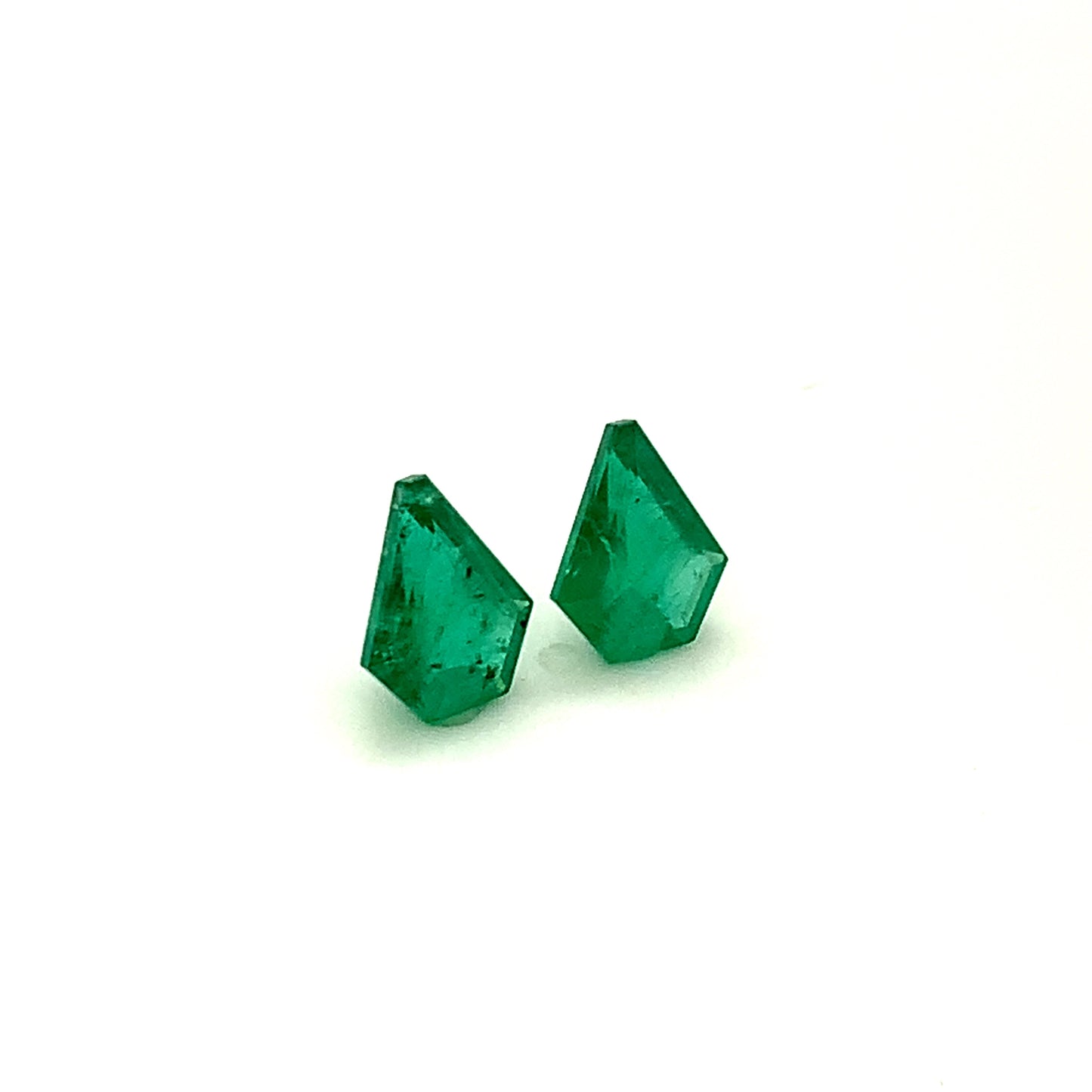 
                  
                    10.10x8.00x0.00mm Fancy Cut Emerald (2 pc 3.43 ct)
                  
                