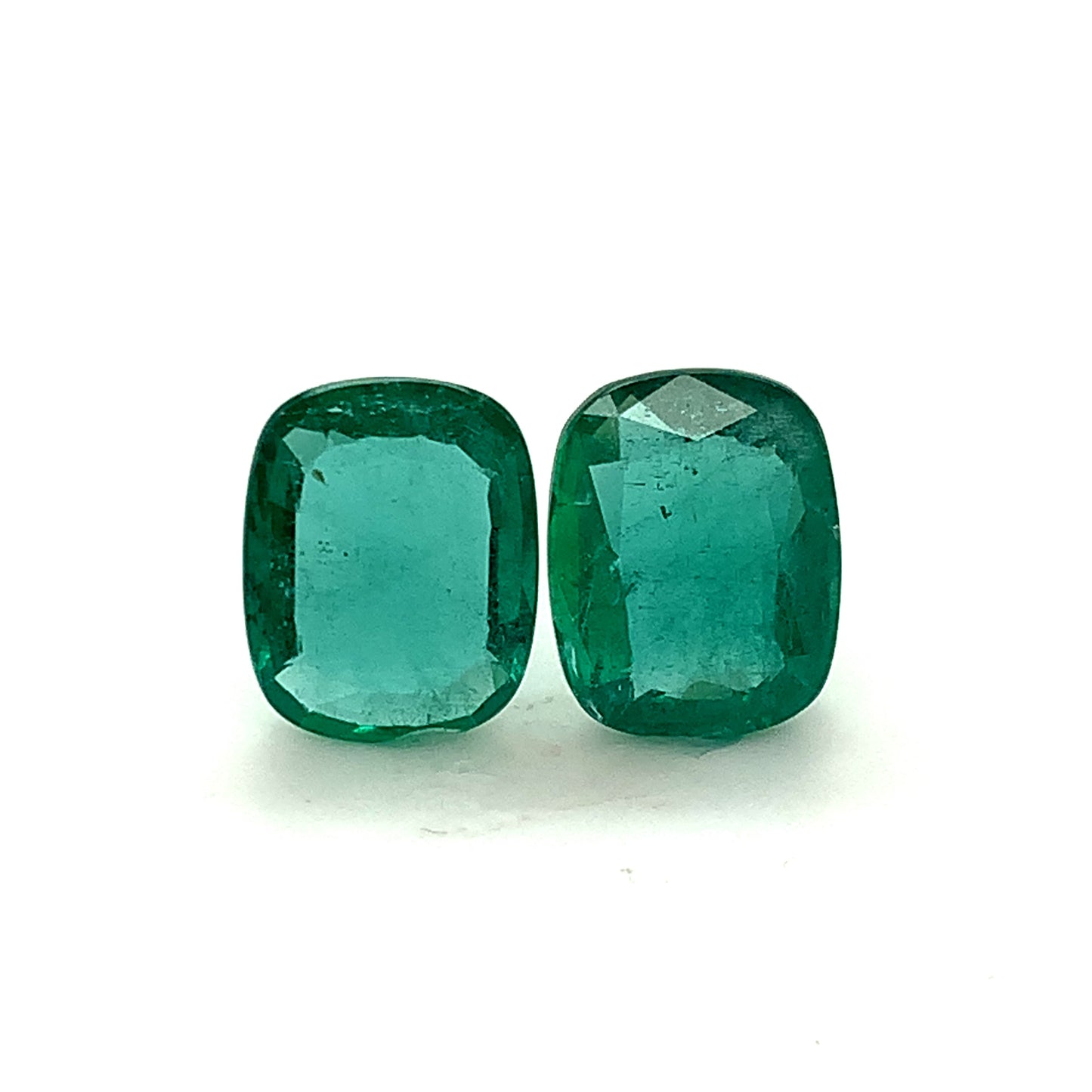 
                  
                    13.54x10.62x0.00mm Cushion Emerald (2 pc 10.07 ct)
                  
                