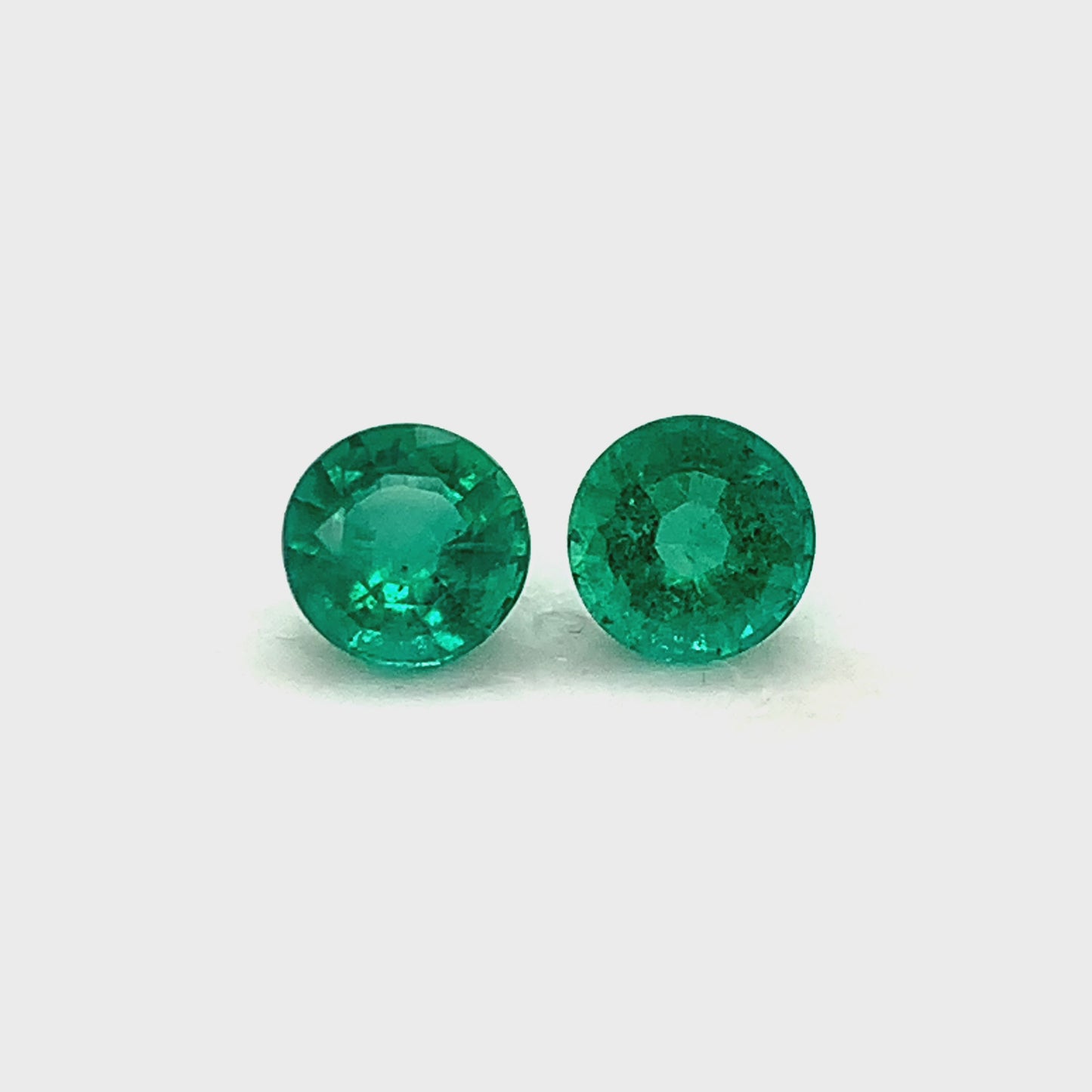 
                  
                    Load and play video in Gallery viewer, 7.44x7.46x4.78mm Round Emerald (2 pc 2.99 ct)
                  
                
