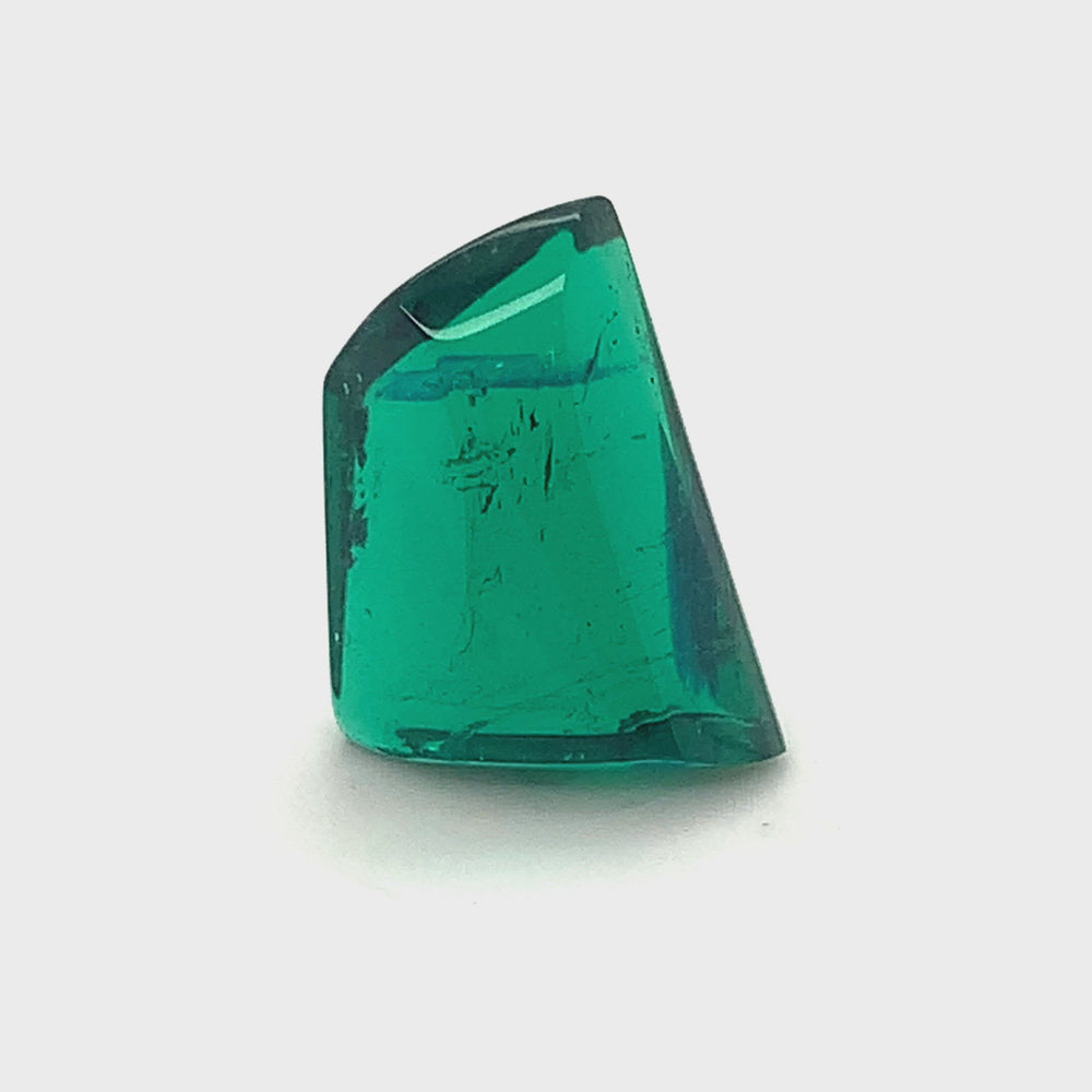 
                  
                    Load and play video in Gallery viewer, 18.07x13.07x6.43mm Cab Fancy Emerald (1 pc 10.86 ct)
                  
                