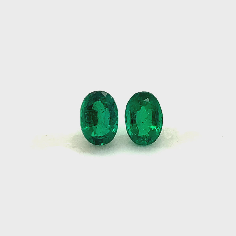 
                  
                    Load and play video in Gallery viewer, 9.76x6.85x4.83mm Oval Emerald Pair (2 pc 4.29 ct)
                  
                