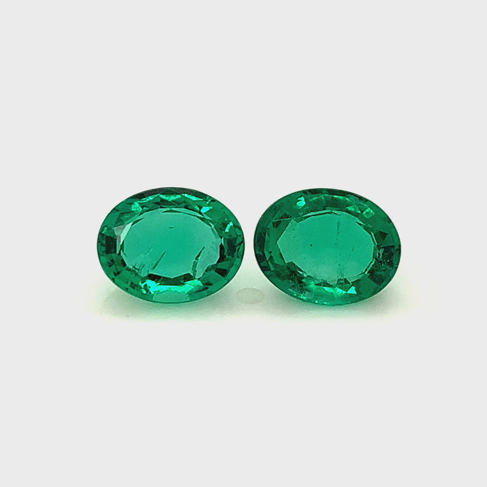 
                  
                    Load and play video in Gallery viewer, 10.00x8.00x0.00mm Oval Emerald (2 pc 4.11 ct)
                  
                