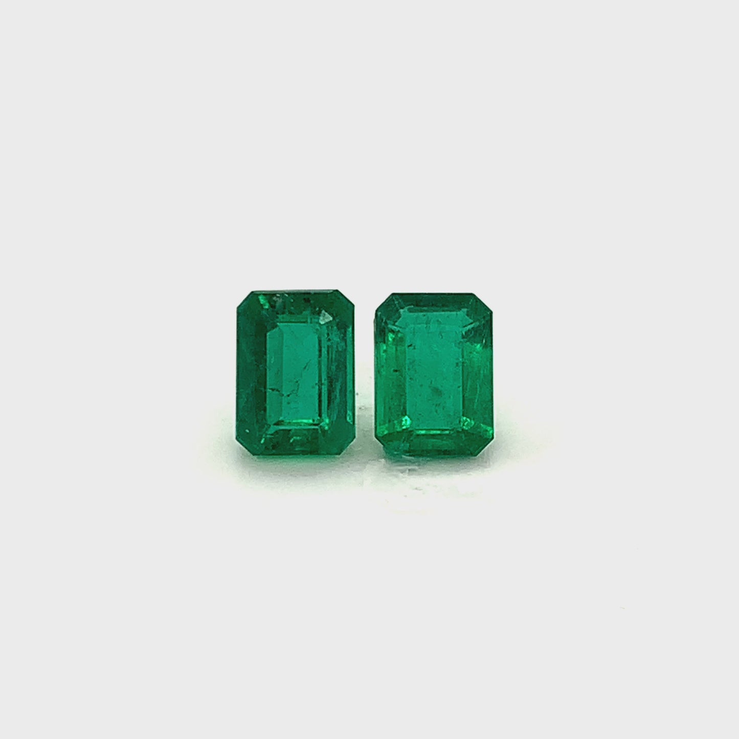 
                  
                    Load and play video in Gallery viewer, 8.60x6.20x0.00mm Octagon Emerald (2 pc 3.67 ct)
                  
                