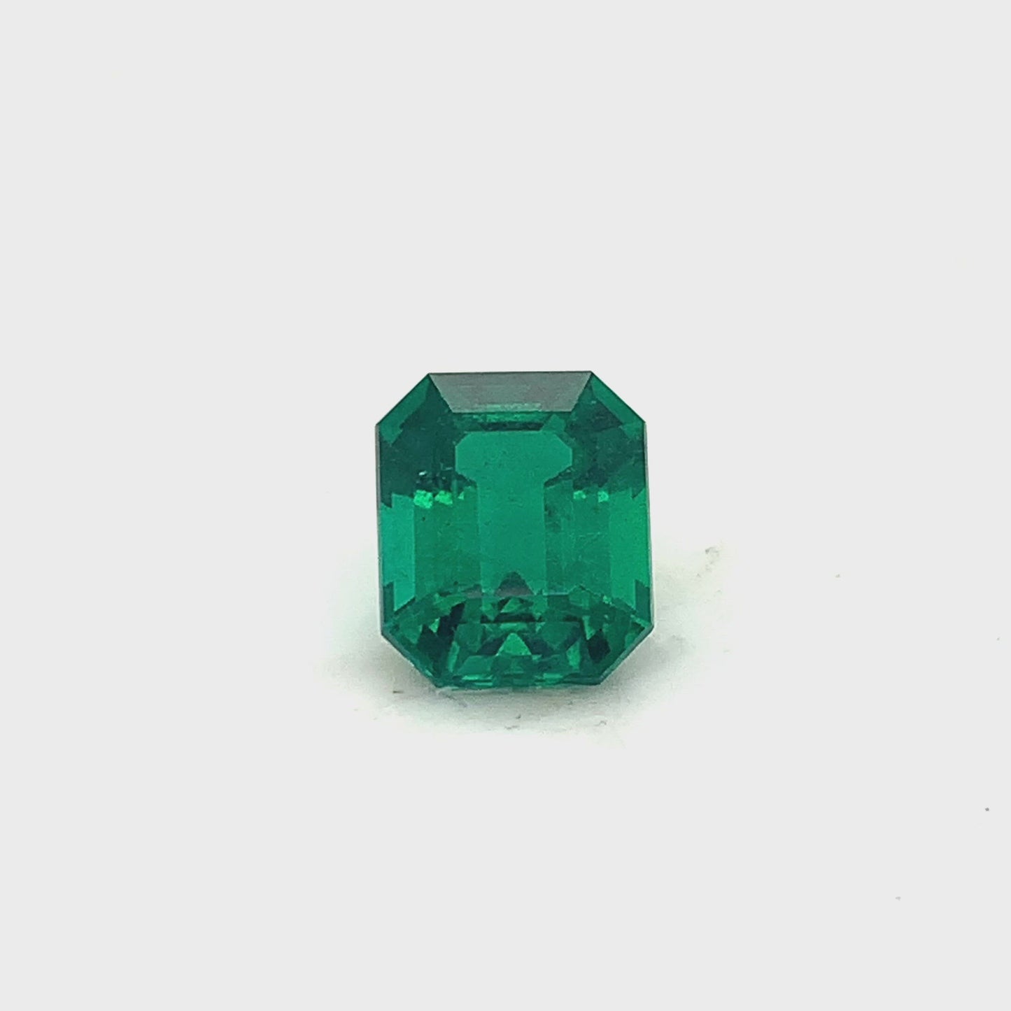 
                  
                    Load and play video in Gallery viewer, 11.72x9.93x7.35mm Octagon Emerald (1 pc 5.87 ct)
                  
                