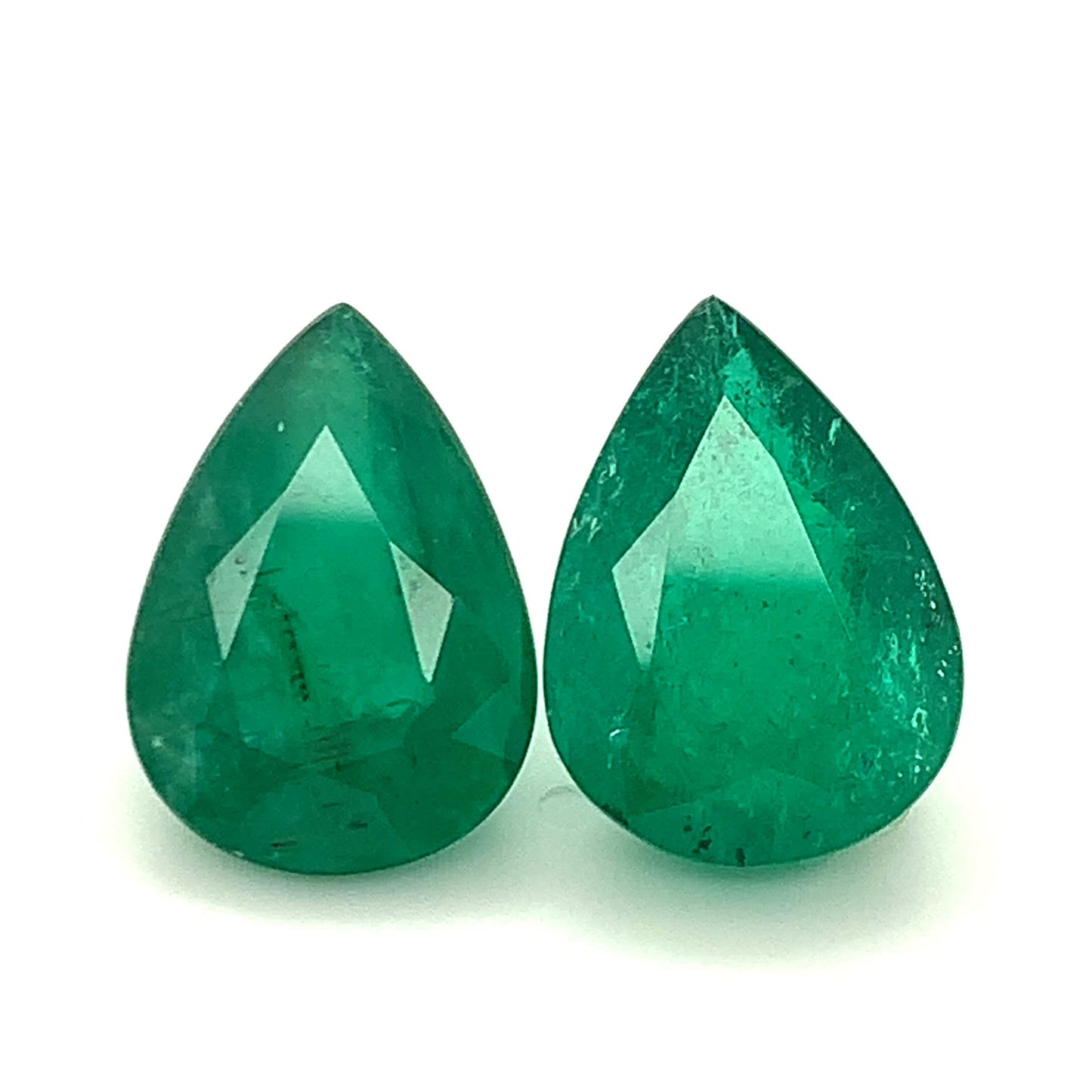 
                  
                    Load and play video in Gallery viewer, 17.30x12.70x0.00mm Pear-shaped Emerald (2 pc 18.89 ct)
                  
                