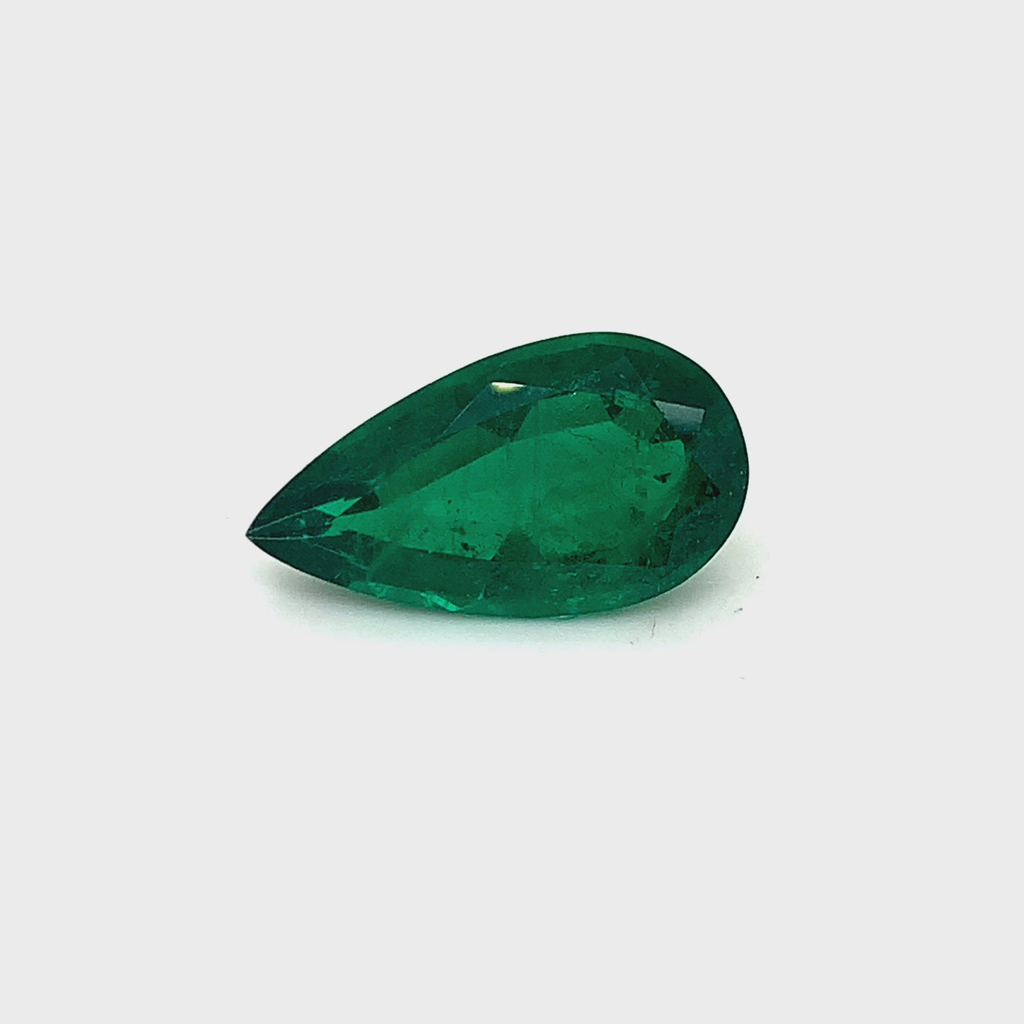 
                  
                    Load and play video in Gallery viewer, 18.53x10.17x6.08mm Pear-shaped Emerald (1 pc 6.24 ct)
                  
                