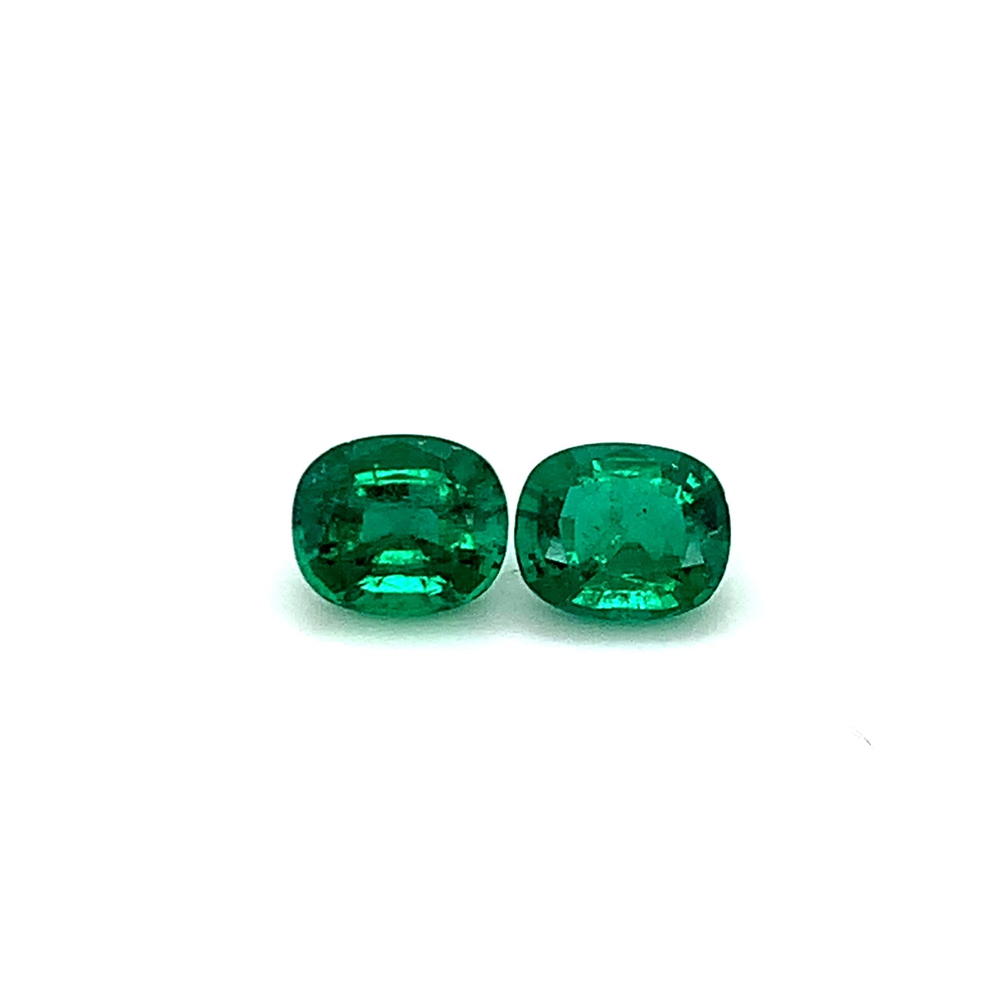 
                  
                    Load and play video in Gallery viewer, 8.66x7.30x4.44mm Cushion Emerald Pair (2 pc 3.56 ct)
                  
                