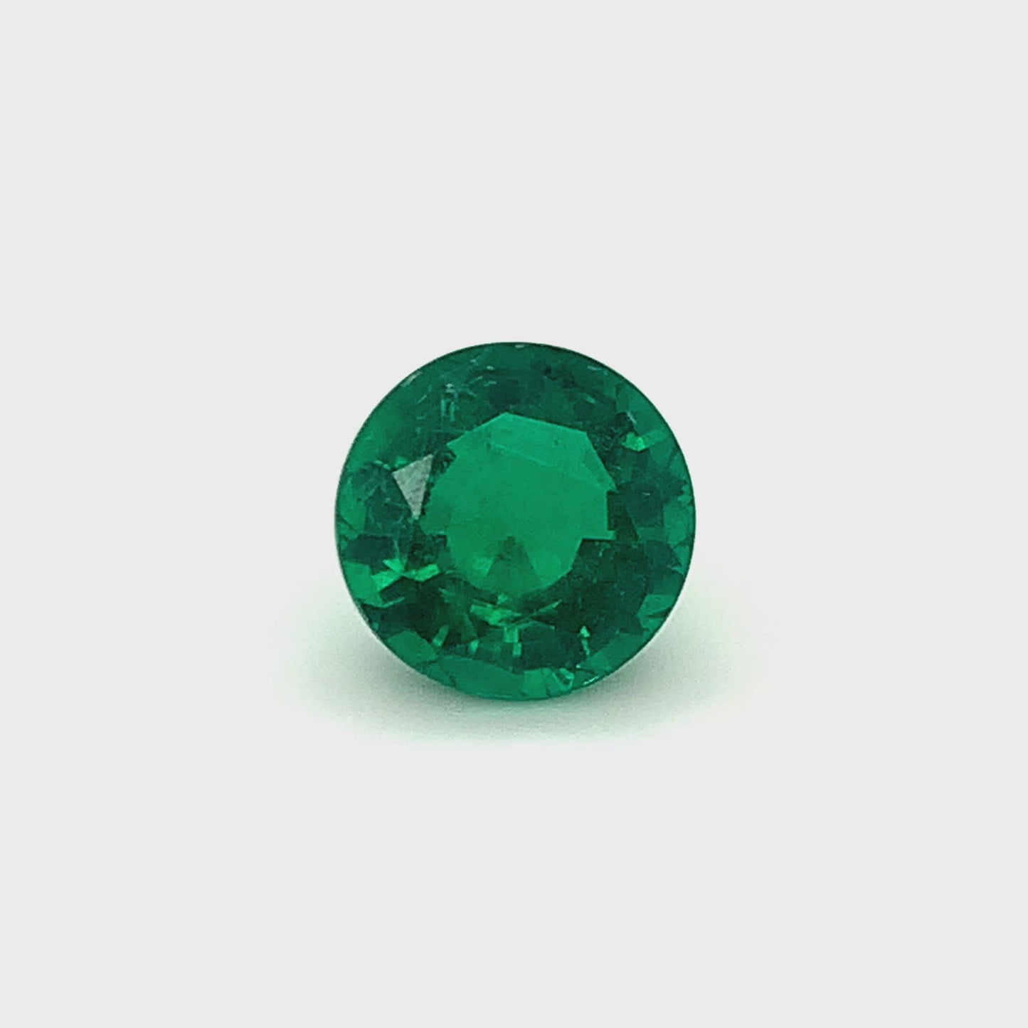 
                  
                    Load and play video in Gallery viewer, 12.11x12.15x7.13mm Round Emerald (1 pc 5.73 ct)
                  
                