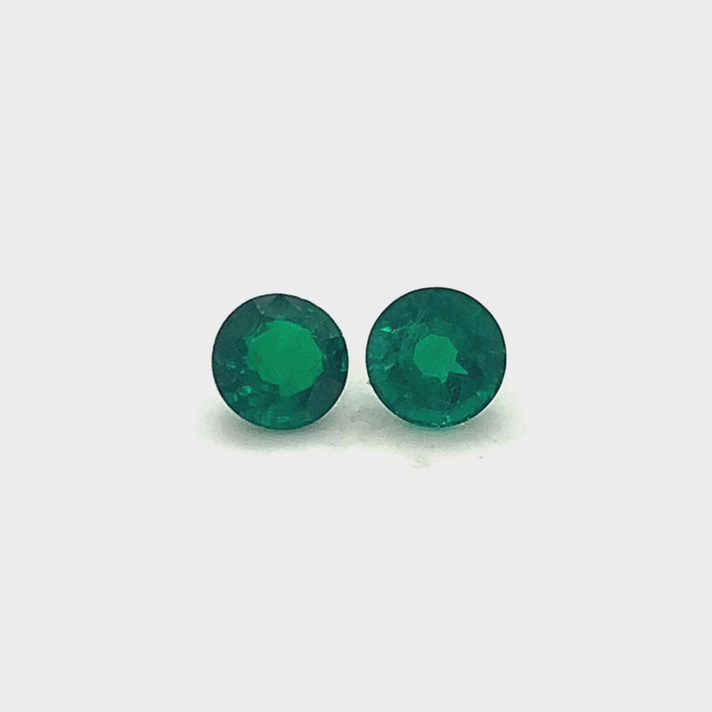 
                  
                    Load and play video in Gallery viewer, 6.50x0.00x0.00mm Round Emerald (2 pc 1.96 ct)
                  
                