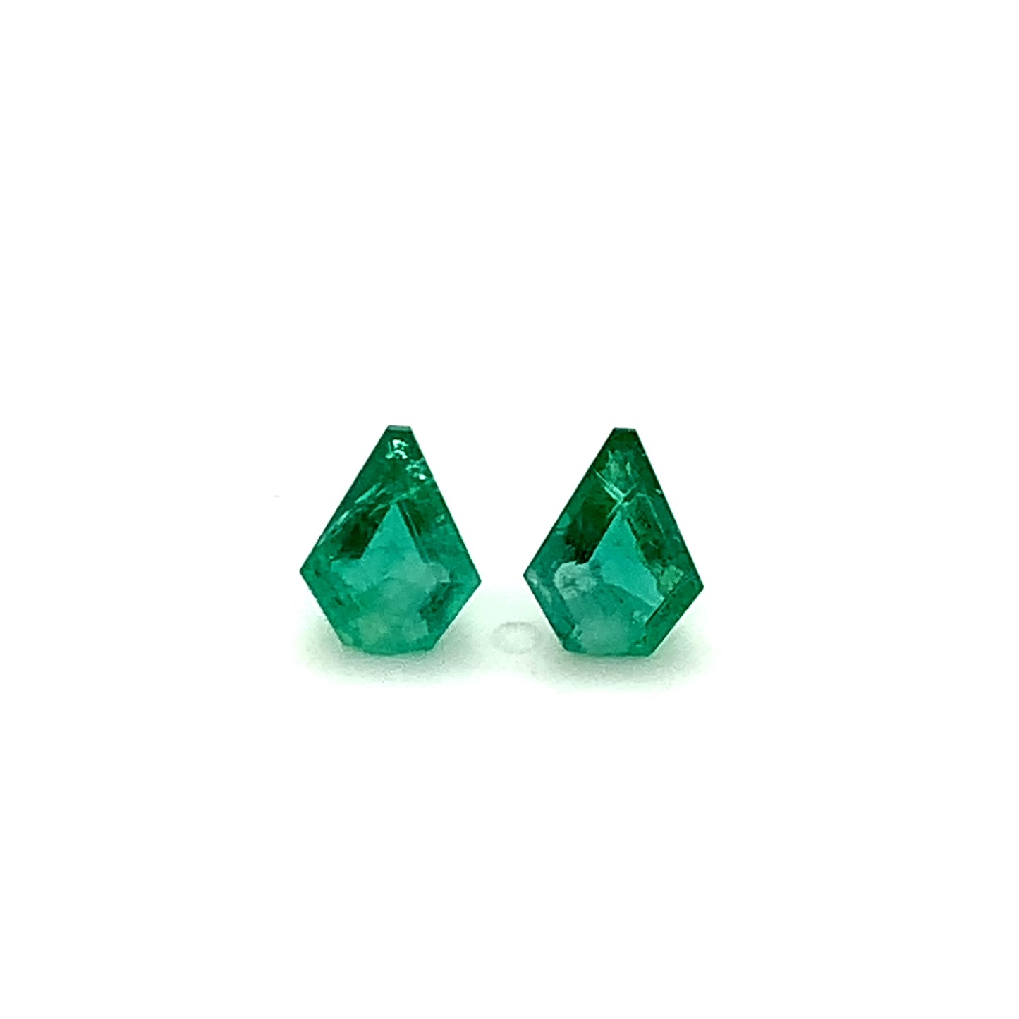 
                  
                    Load and play video in Gallery viewer, 8.70x6.90x0.00mm Fancy Cut Emerald (2 pc 2.02 ct)
                  
                