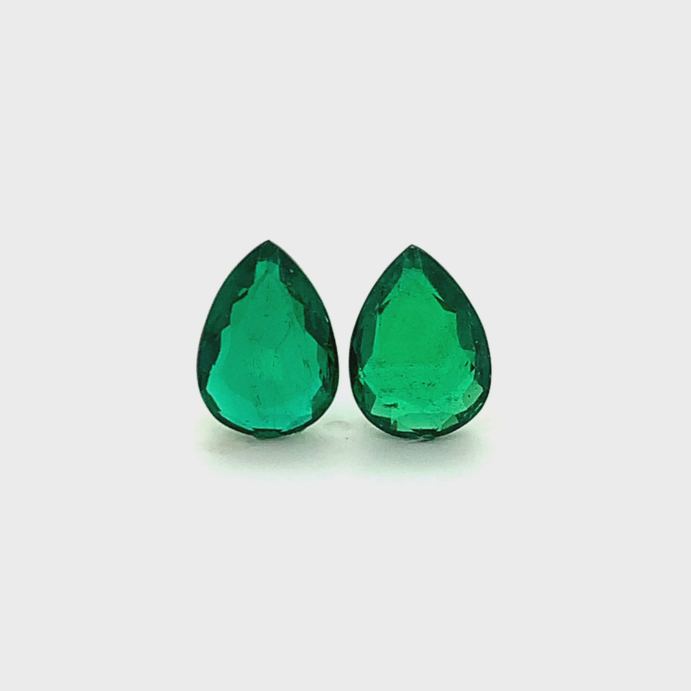 
                  
                    Load and play video in Gallery viewer, 13.66x9.78x5.13mm Pear-shaped Emerald Pair (2 pc 8.47 ct)
                  
                