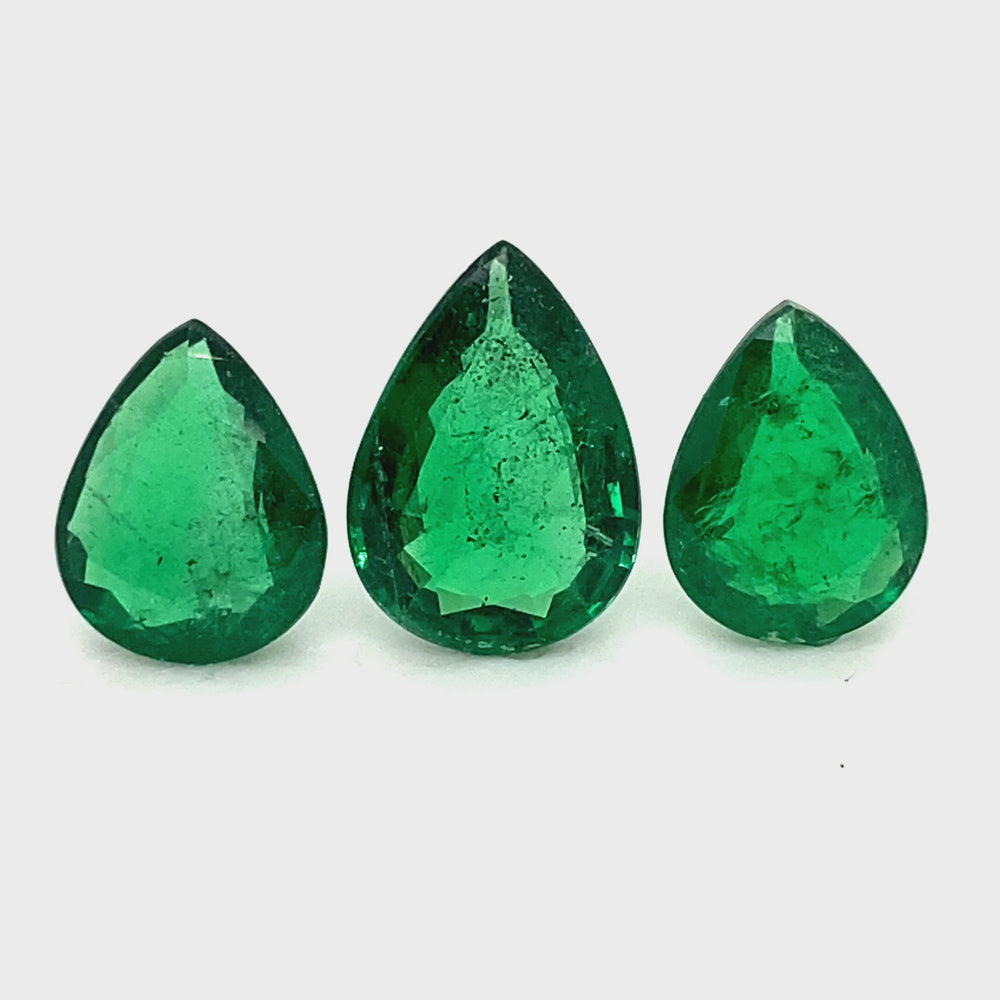 
                  
                    Load and play video in Gallery viewer, 12.10x9.40x0.00mm Pear-shaped Emerald (3 pc 10.62 ct)
                  
                