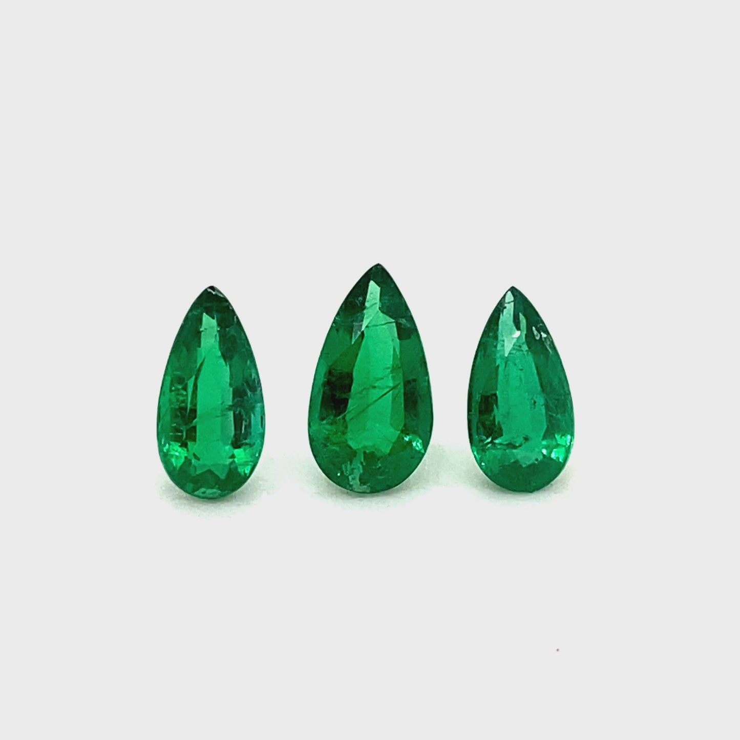 Pear-shaped Emerald (3 pc 3.61 ct)