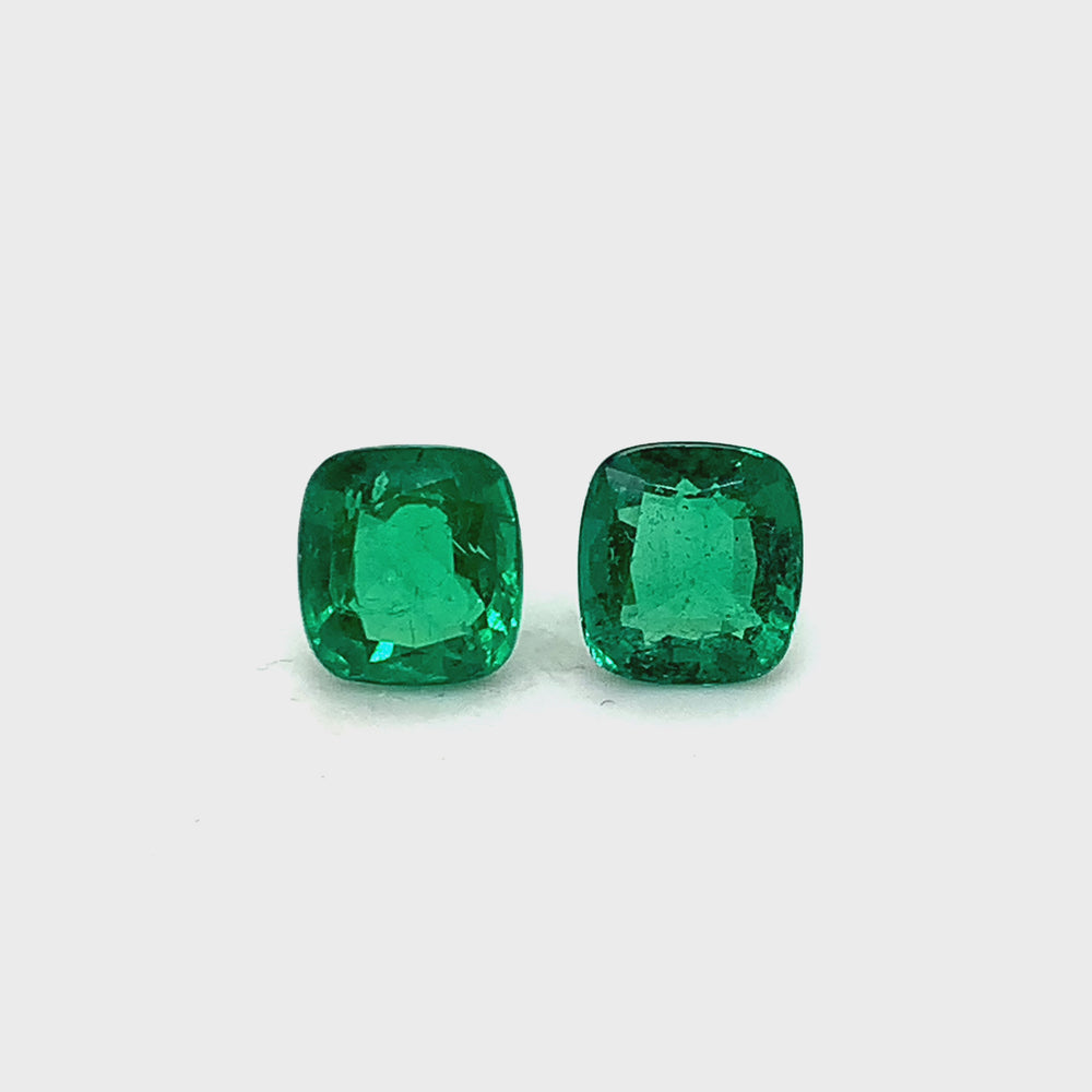 
                  
                    Load and play video in Gallery viewer, 8.30x7.70x0.00mm Cushion Emerald (1 pc 2.25 ct)
                  
                
